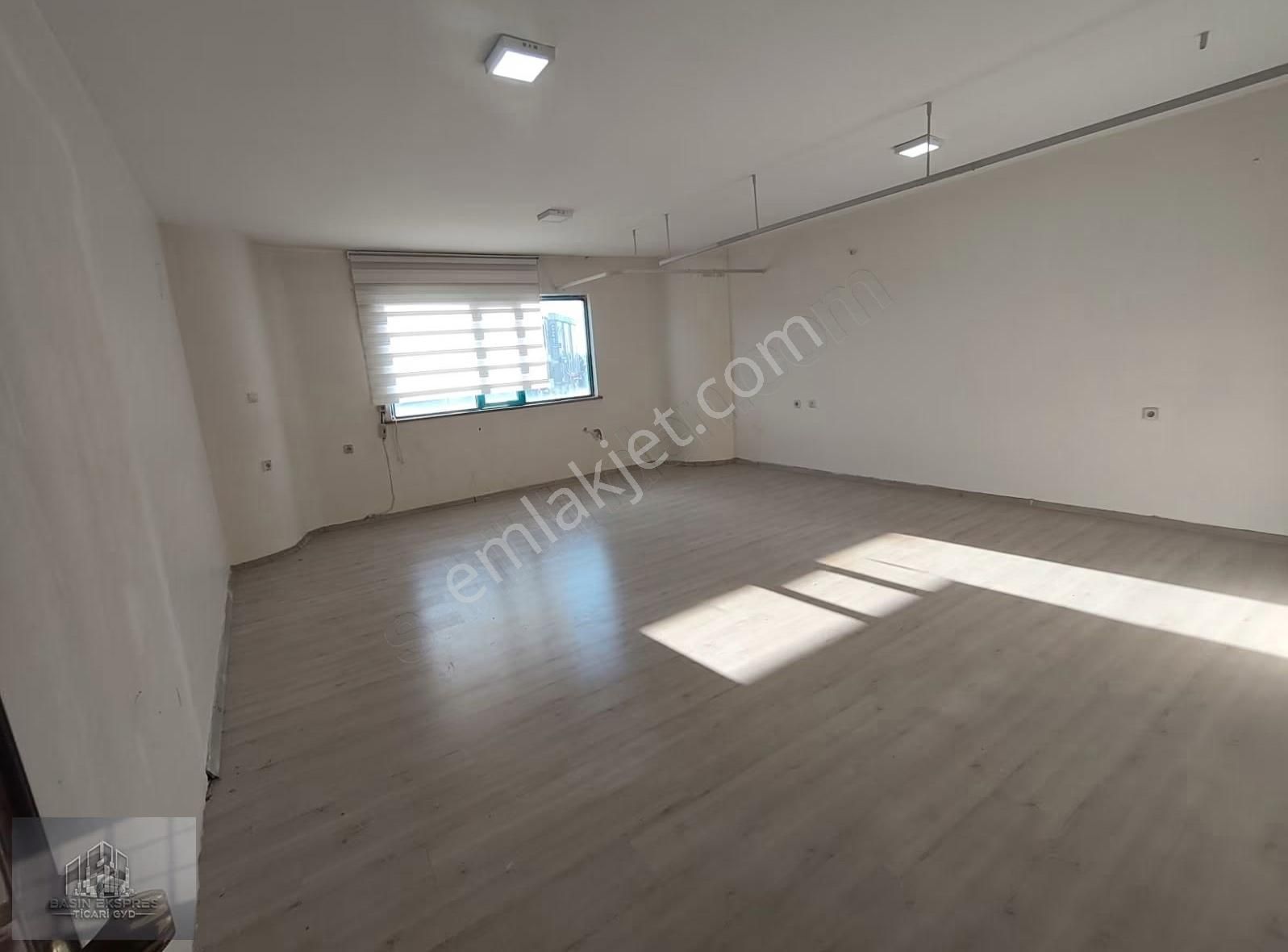 Sulyapıdan Güneşli Meydanda Tabela Değeri Yüksek Kiralık Ofis