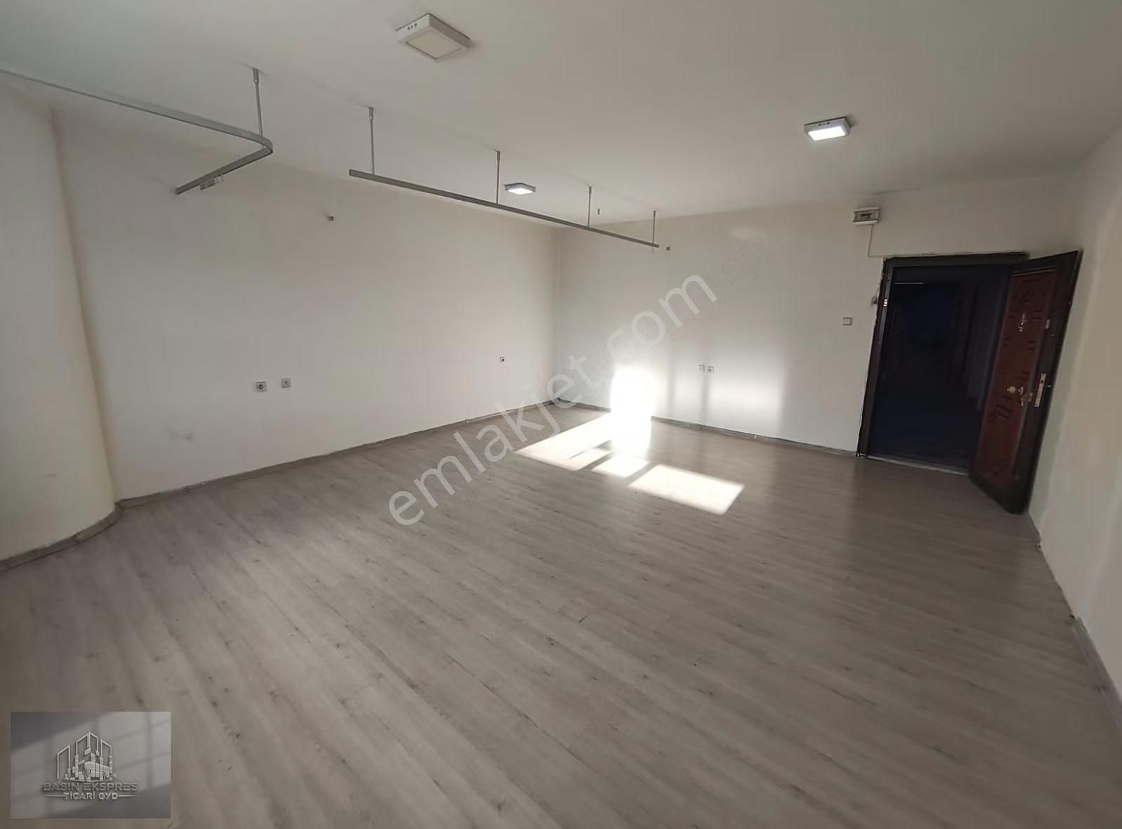 Sulyapıdan Güneşli Meydanda Tabela Değeri Yüksek Kiralık Ofis - Görsel 3