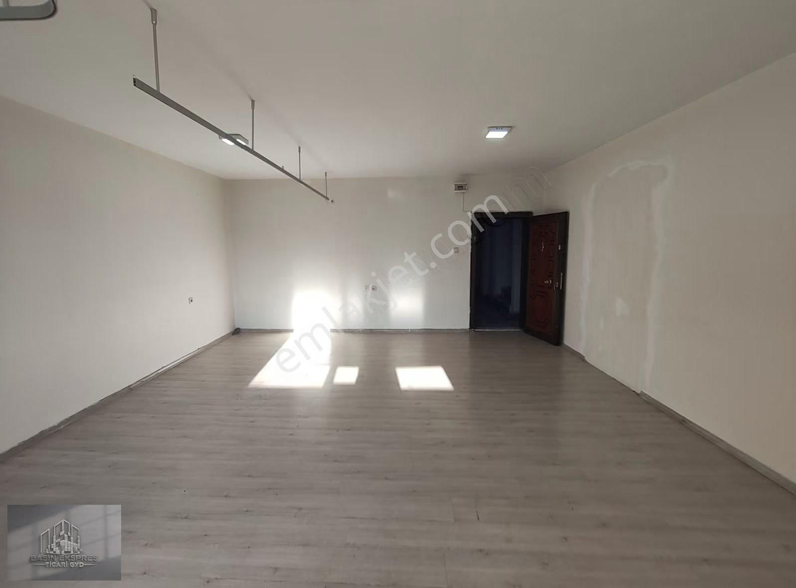 Sulyapıdan Güneşli Meydanda Tabela Değeri Yüksek Kiralık Ofis - Görsel 11