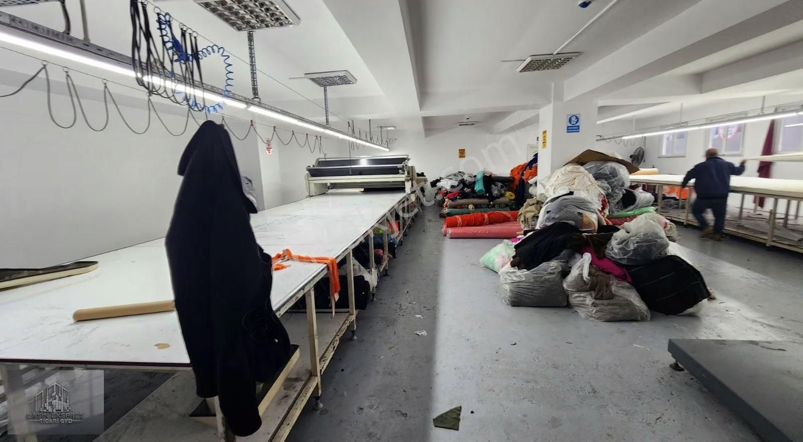 Sulyapıdan Iskanlı 1200 M2 Kiralik İmalata Ofise Ve Showroma - Görsel 2