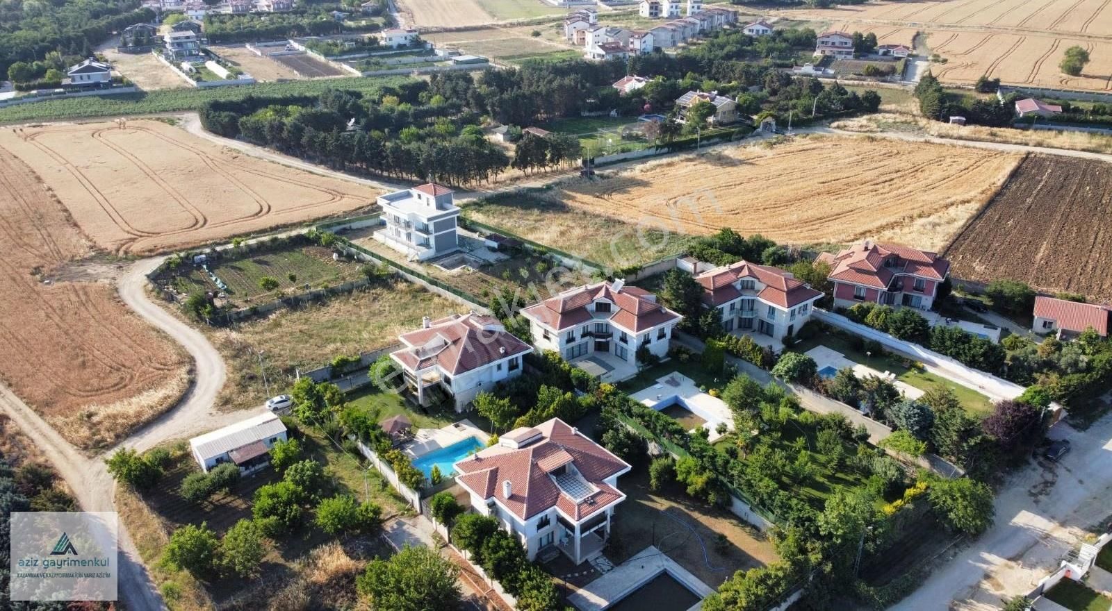 Silivri Ortaköyde Satılık 8+2 Havuzlu Villa - Görsel 16