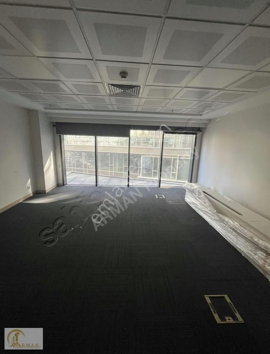 Nef 09 Plaza'da Metroya Çok Yakın Fırsat Kiralık Boş Ofis