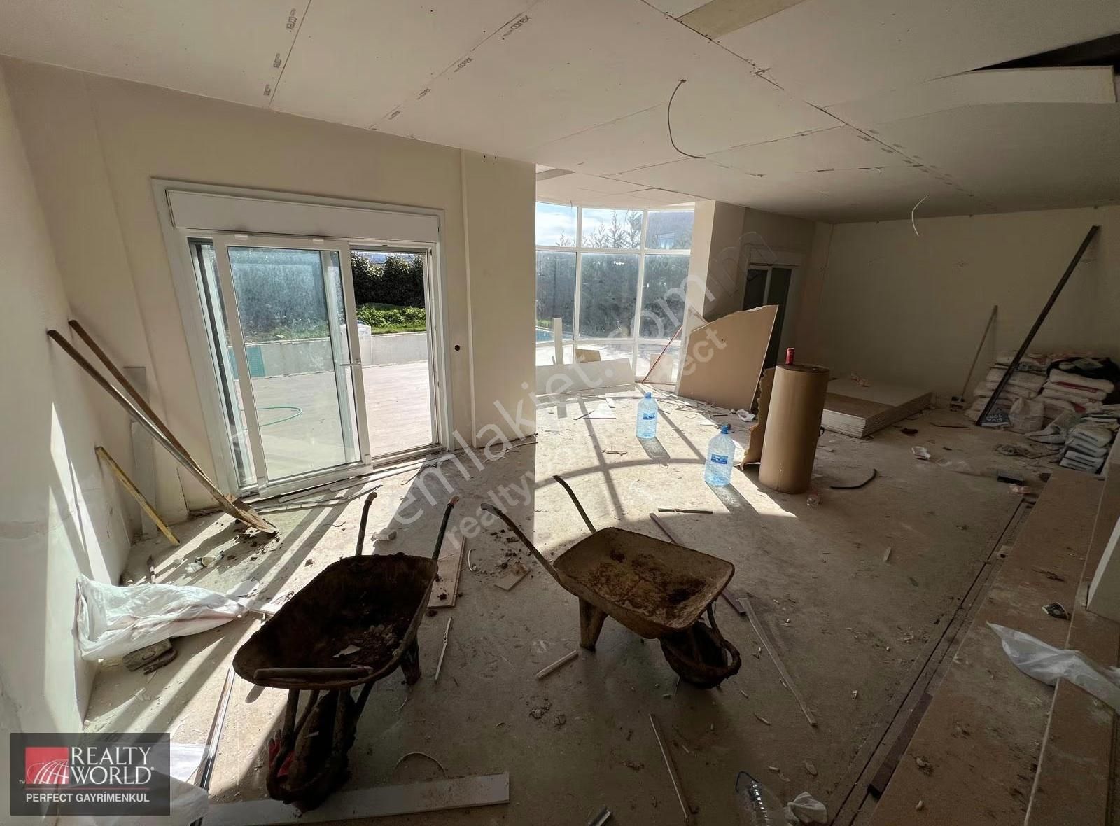 Zekeriyaköyde Sitede Satılıkmüstakil Natamam 5+2 Forlex Havuzlu - Görsel 6