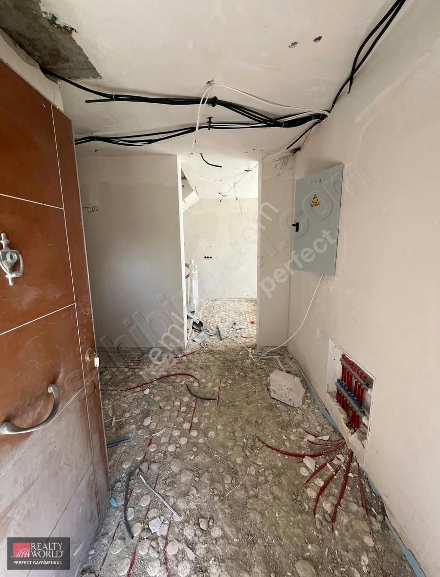 Zekeriyaköyde Sitede Satılıkmüstakil Natamam 5+2 Forlex Havuzlu - Görsel 11