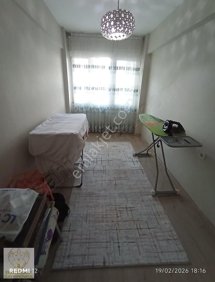 Ersü'den Yıldız Caddesinde Doğalgazlı Arakat 3+1 Daire - Görsel 14