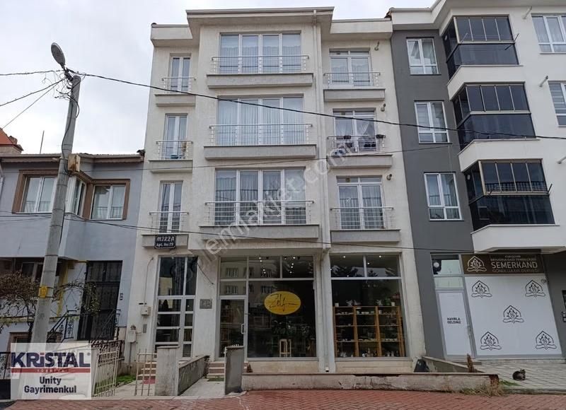 Kr Unity'den Ertuğrul Gazi Mah Ara Kat Bakımlı Satılık 3+1 Daire