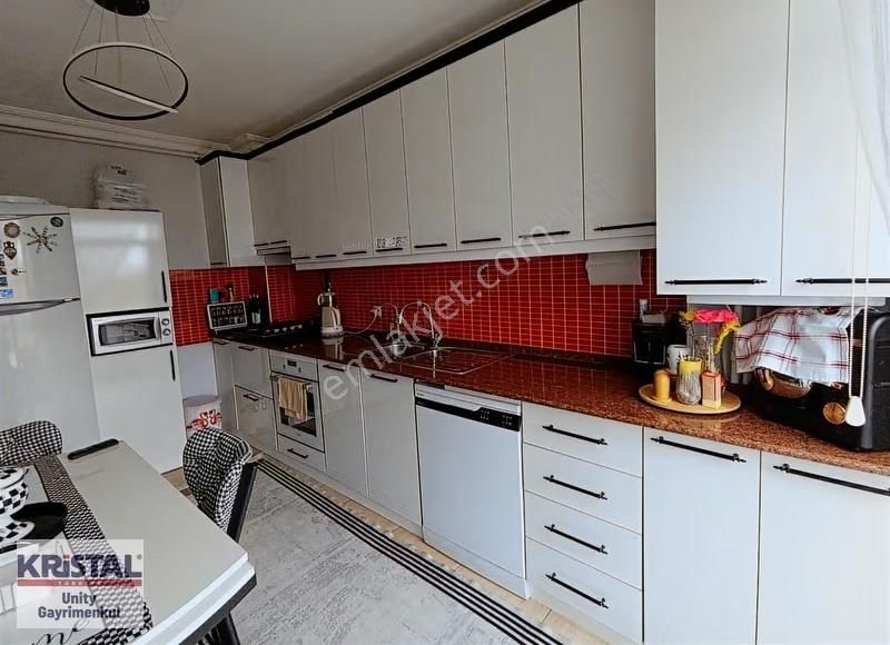 Kr Unity'den Ertuğrul Gazi Mah Ara Kat Bakımlı Satılık 3+1 Daire - Görsel 5