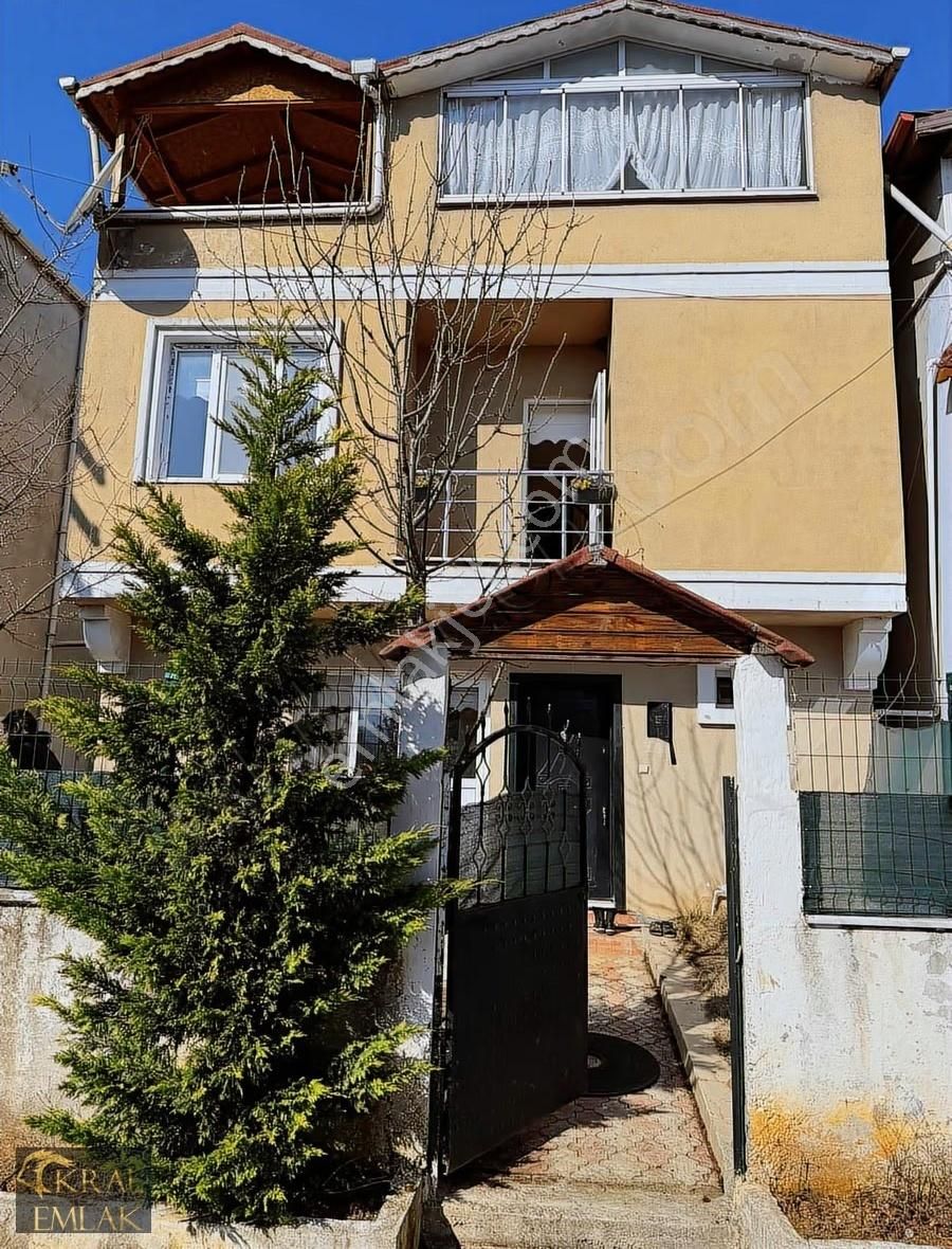 Döngeli De Doğa Manzaralı 3 Katlı Eşyalı 5+1 Satılık Triblex Ev
