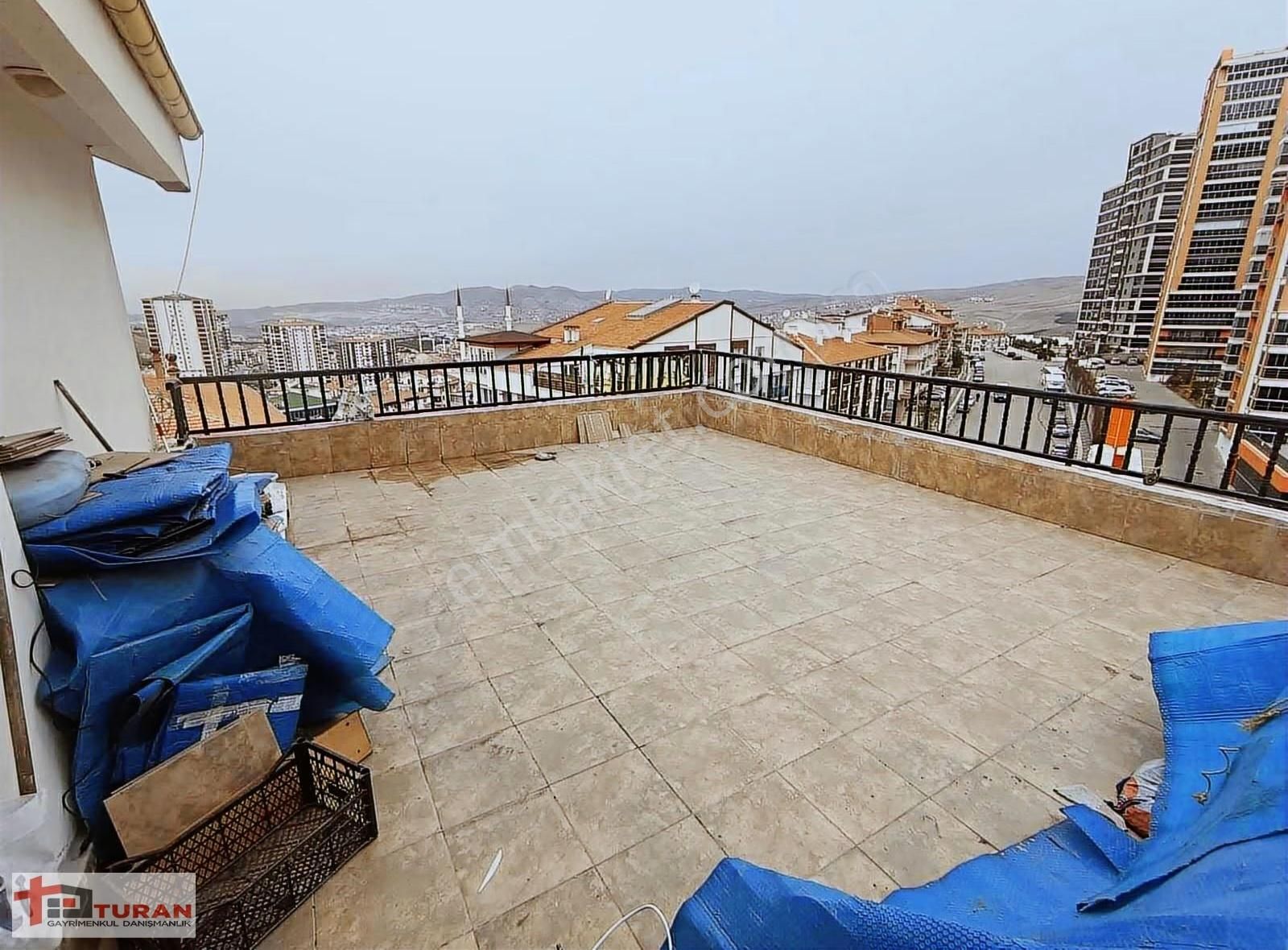 Sancaktepe'de Merkezi Konumda Geniş 6+1 Dublex Daire***