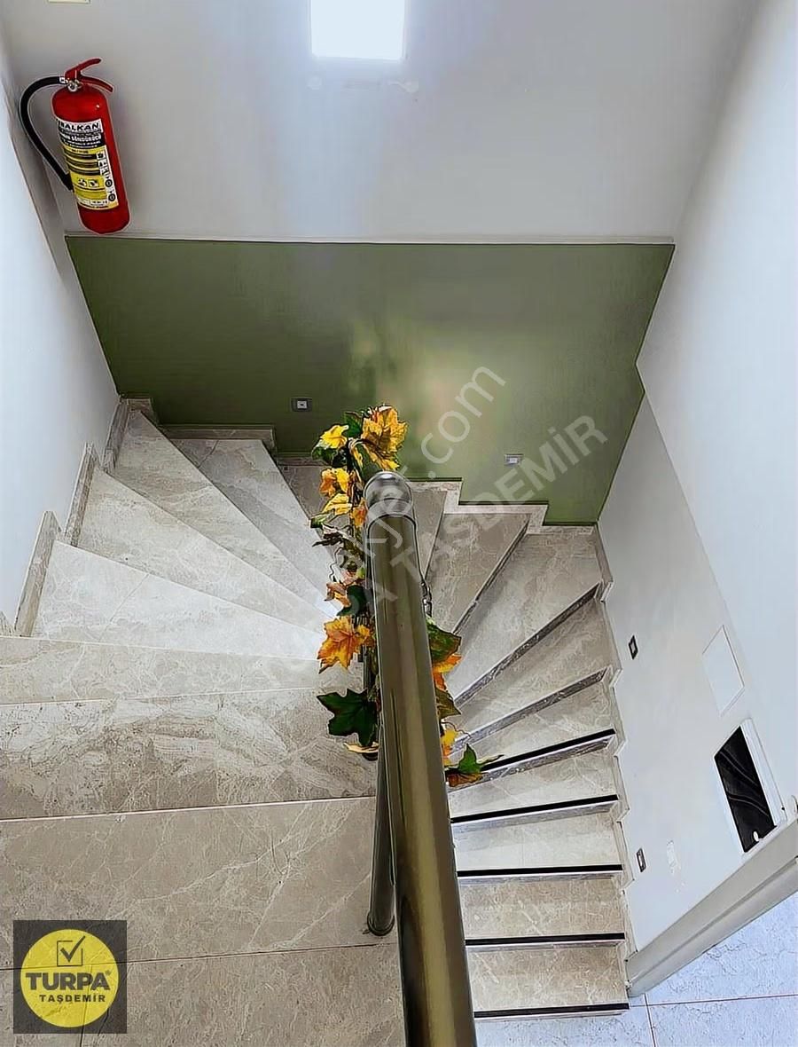 Menderes Cüneytbey Mahallesi'nde Acil Satılık Dubleks Daire - Görsel 24