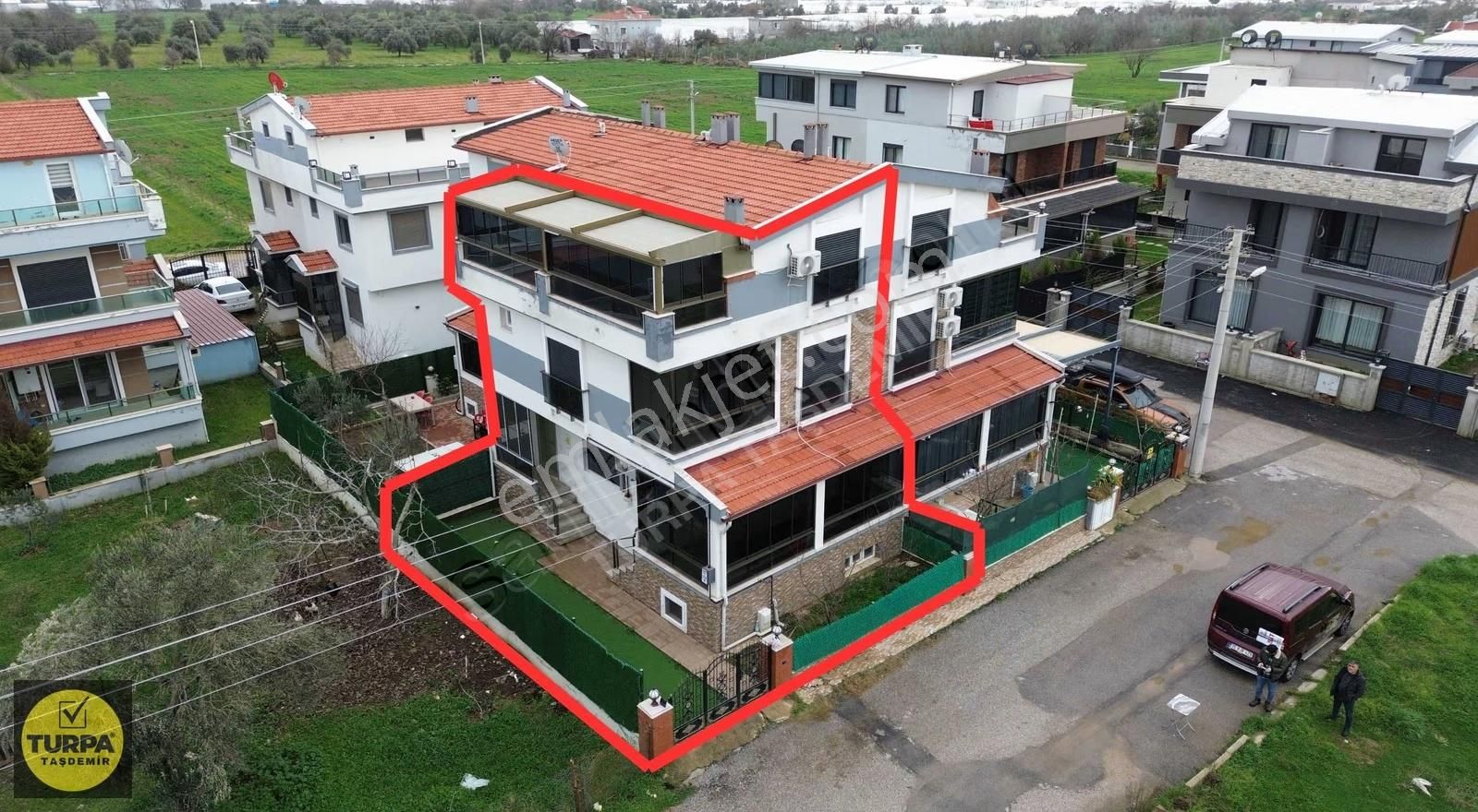 Menderes Mithatpaşa Mahallesi Satılık İkiz Villa