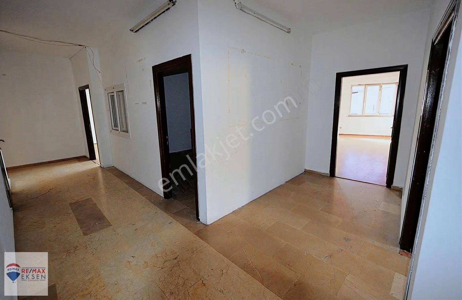 Dudulluda 260 M2 Ofis Katta Tek Diğer İş Kollarına Uygun Kira - Görsel 12