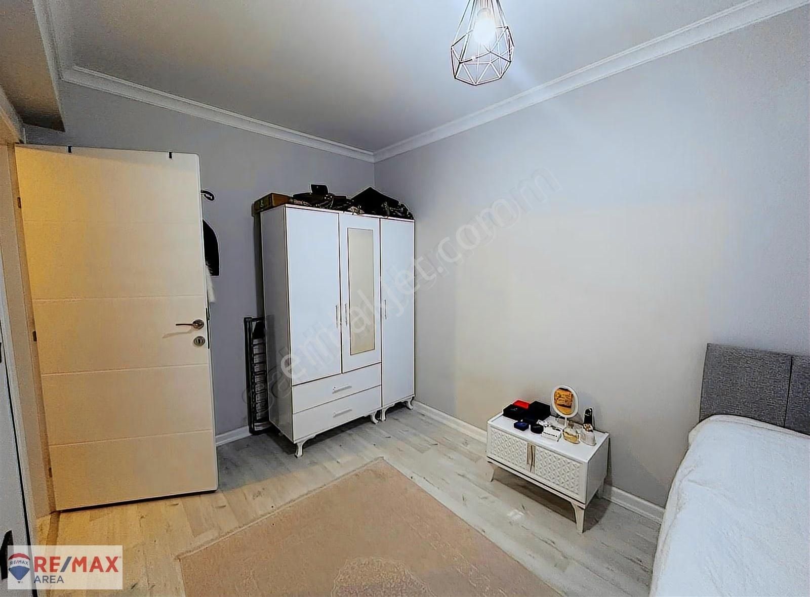 Remax Area Dan Kurtuluş Da Eşyalı Satılık Ara Kat 1+1 Daire - Görsel 6
