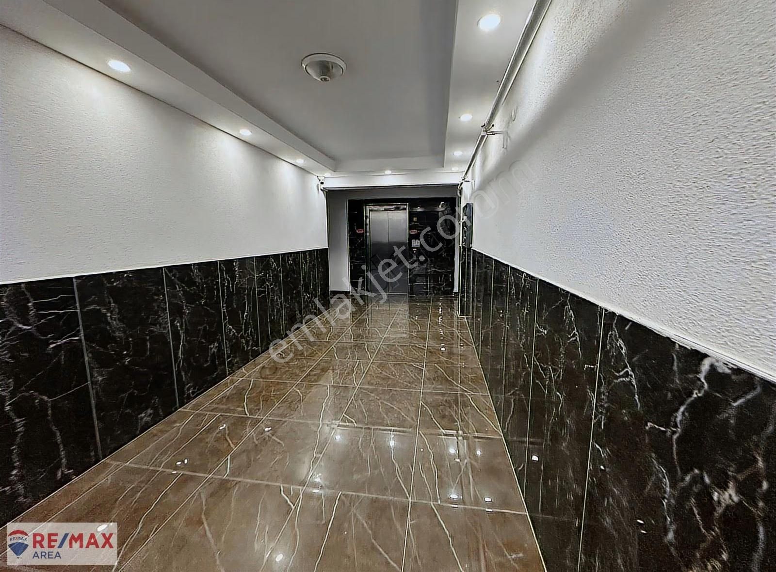 Remax Area Dan Kurtuluş Da Eşyalı Satılık Ara Kat 1+1 Daire - Görsel 3