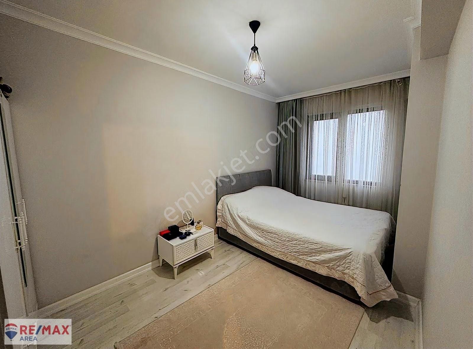 Remax Area Dan Kurtuluş Da Eşyalı Satılık Ara Kat 1+1 Daire - Görsel 11