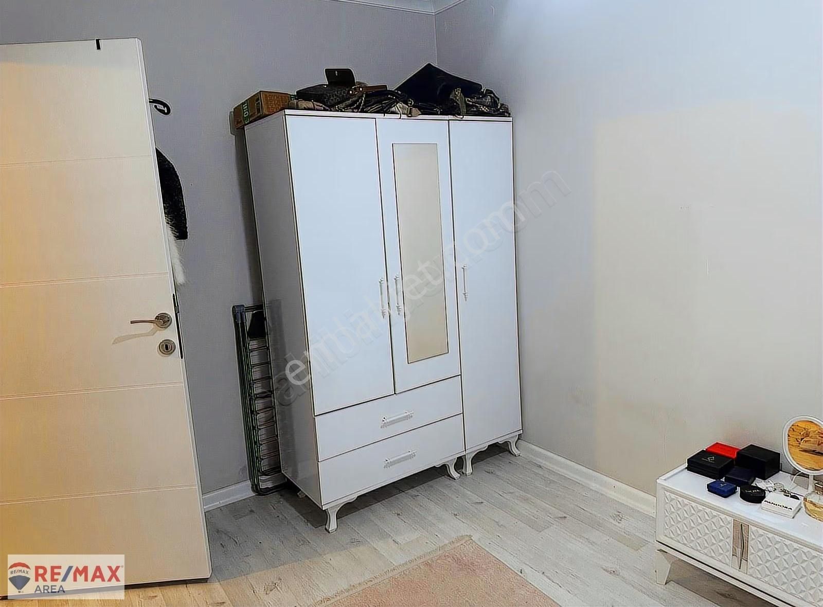 Remax Area Dan Kurtuluş Da Eşyalı Satılık Ara Kat 1+1 Daire - Görsel 16