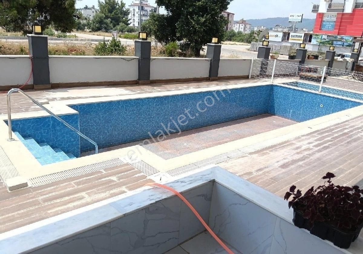 Kiralık 3+1 Yüksek Giriş Havuzlu Daire Ayrı Mutfak