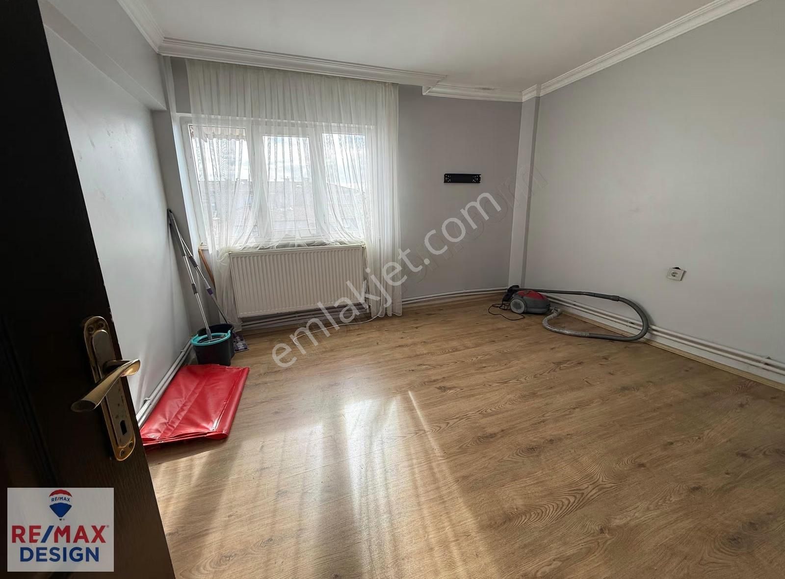 Ozanlar Perşembe Pazarının Yanında Satılık Daire Remax Design - Görsel 2