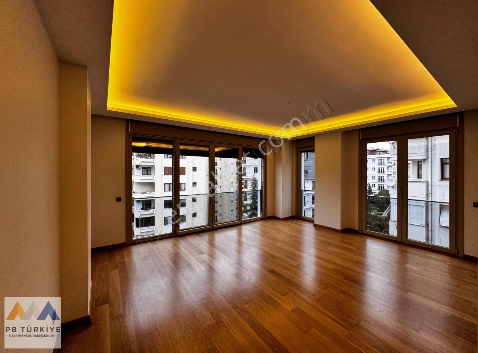 Suadiye'de Geniş M2 Arayanlara..100 M2 Net 3+1 Daire!!