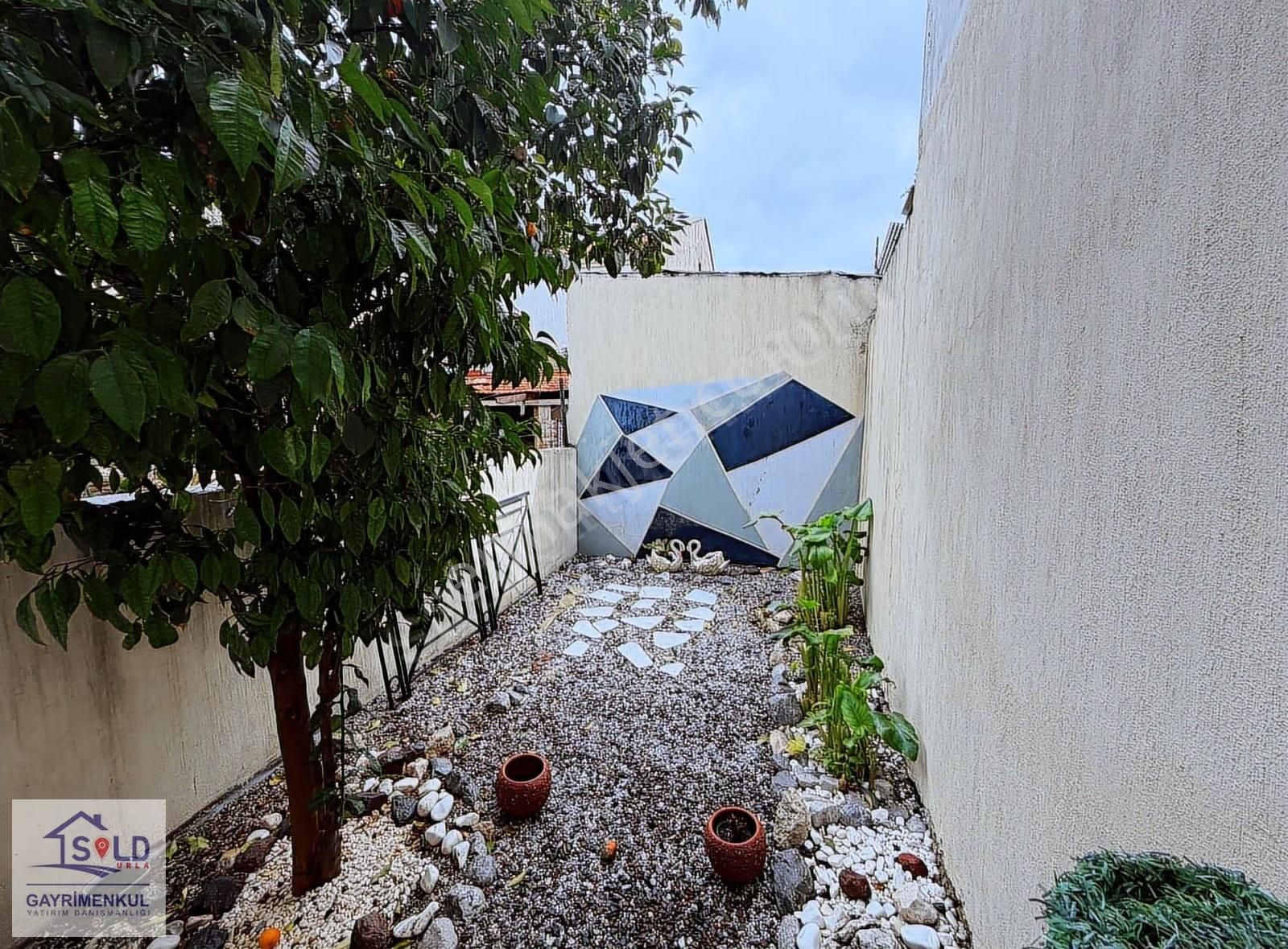 Urla Sanat Sokağı Girişinde Müstakil Bahçeli Satılık Ev - Görsel 29
