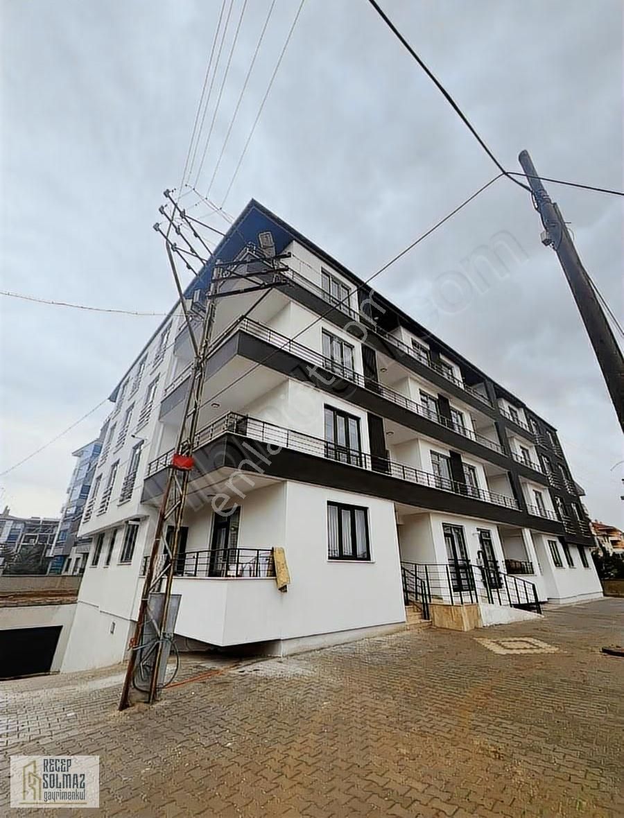 Uluırmak Evleri Yanında Satılık 2+1 Daire 2 Ci Kat