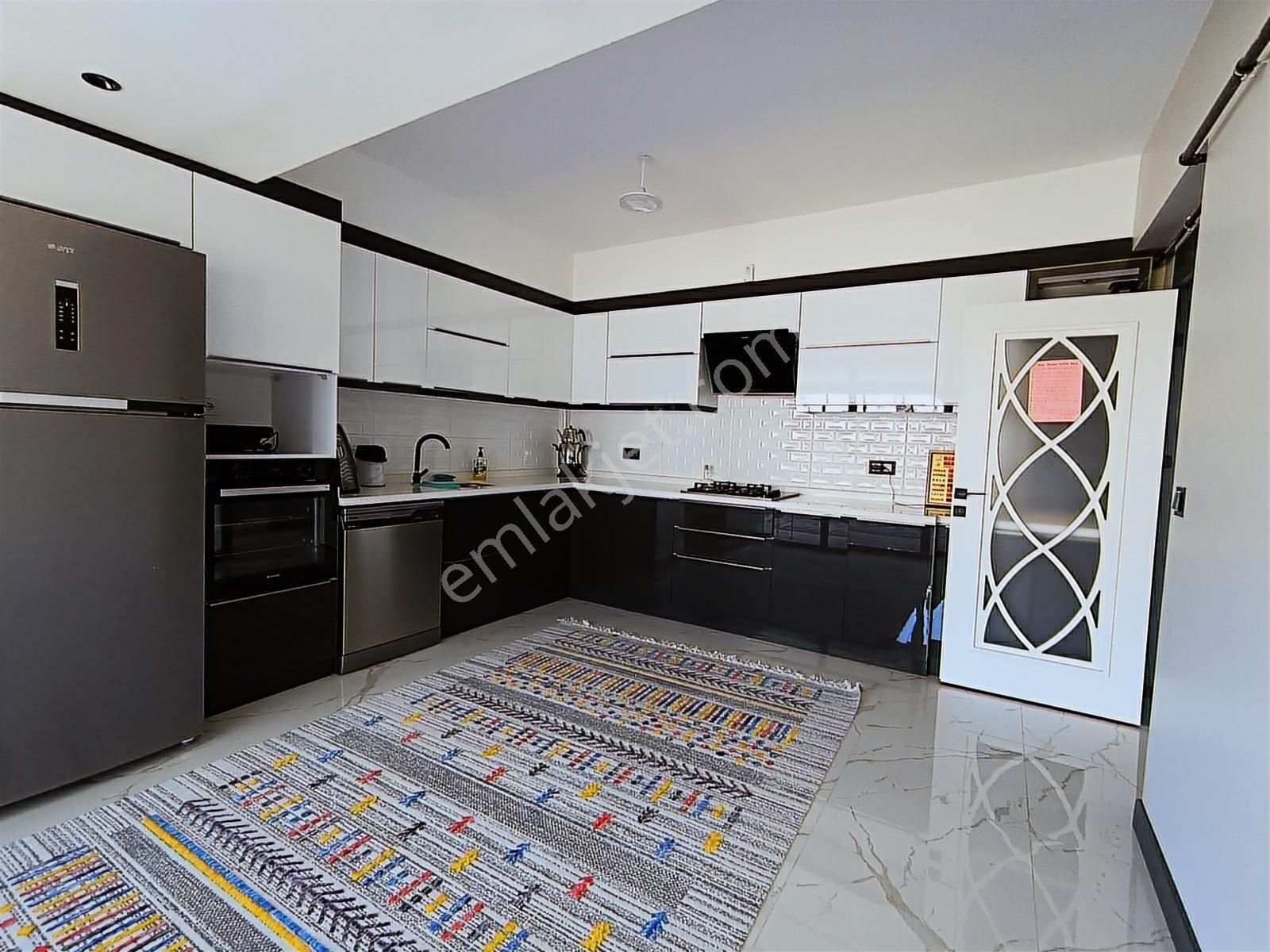 Ali Bey'den Yakacıkda 1. Katta 4+1, Ultralüx, Yeni Binada - Görsel 3