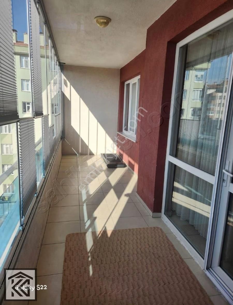 Kocalardan Fetih Caddesi Üstü Arakat Çok Geniş Cam Balkonlu 3+1 - Görsel 2