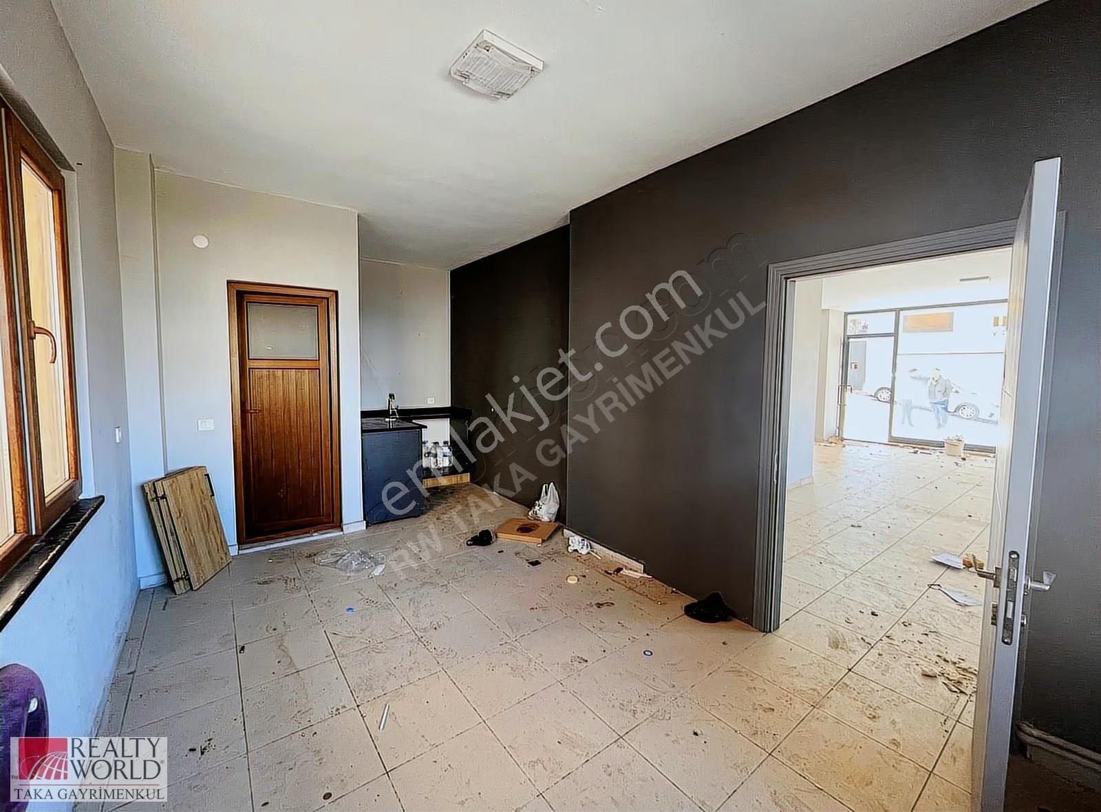 İşlek Lokasyonda,hazır Durumda Masrafsız Kiralık Dükkan - Görsel 4