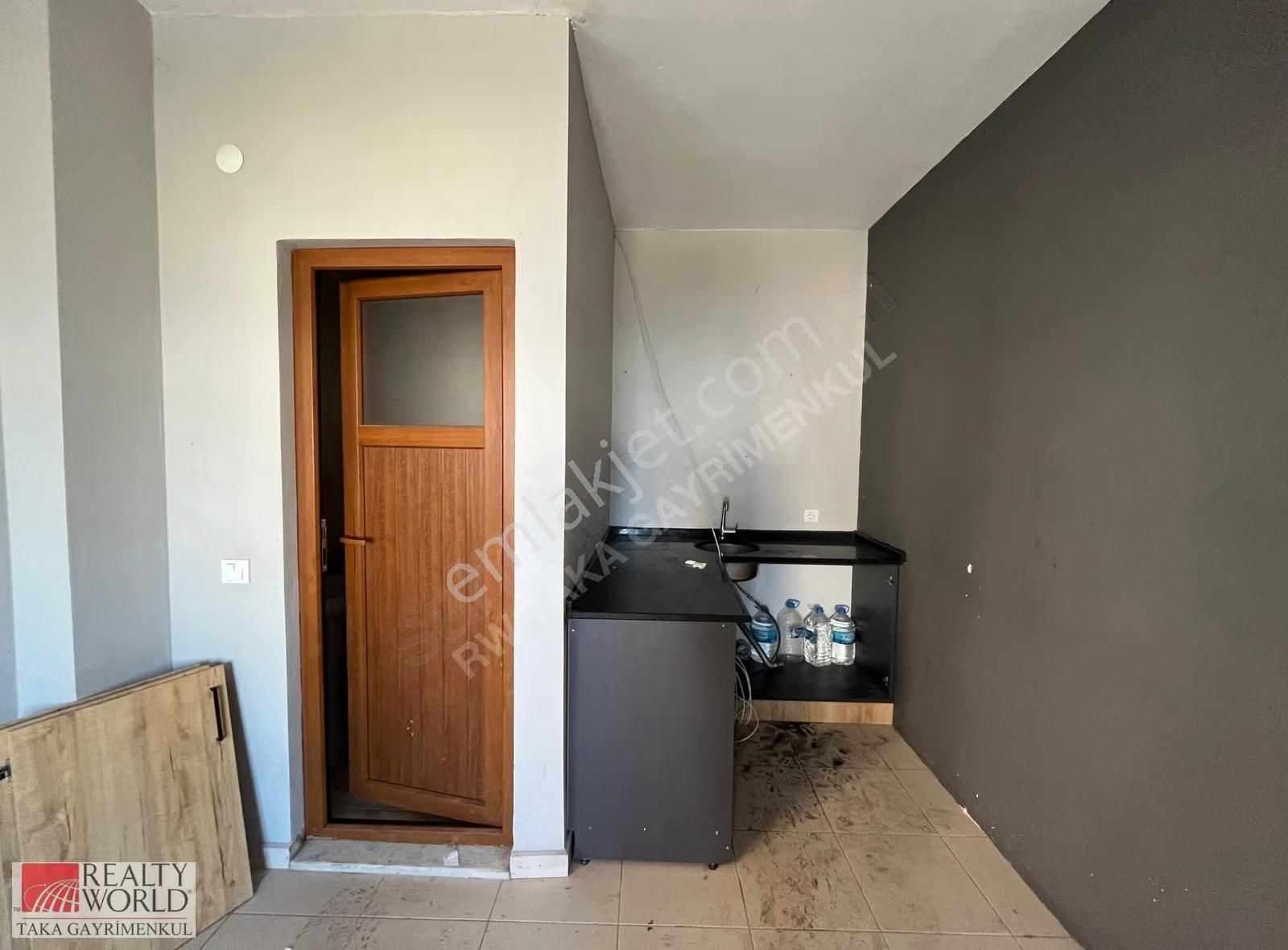 İşlek Lokasyonda,hazır Durumda Masrafsız Kiralık Dükkan - Görsel 24