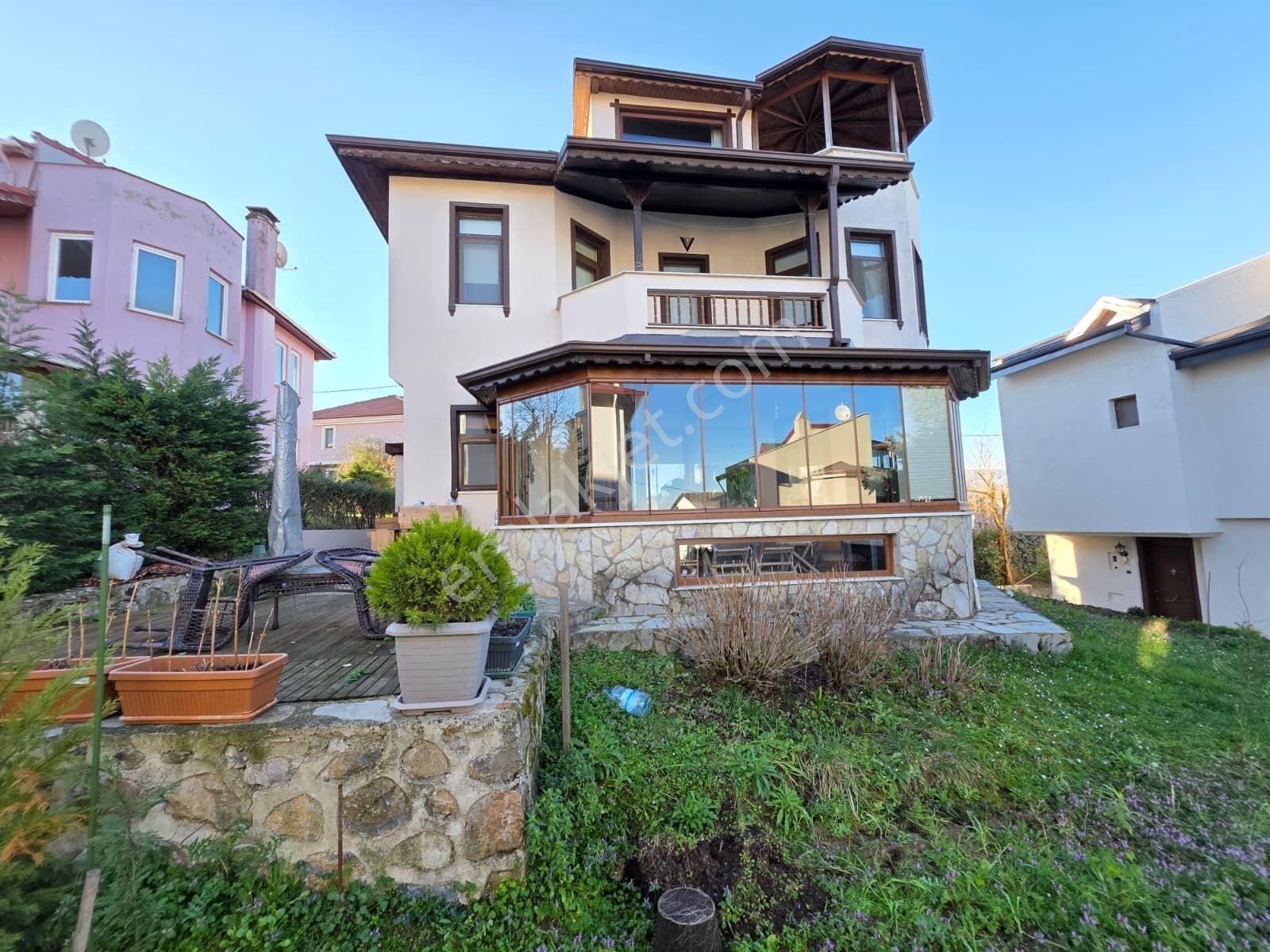 Altın Emlak'tan Vadikent'te Deniz Manzaralı,havuzlu 4+1 Villa