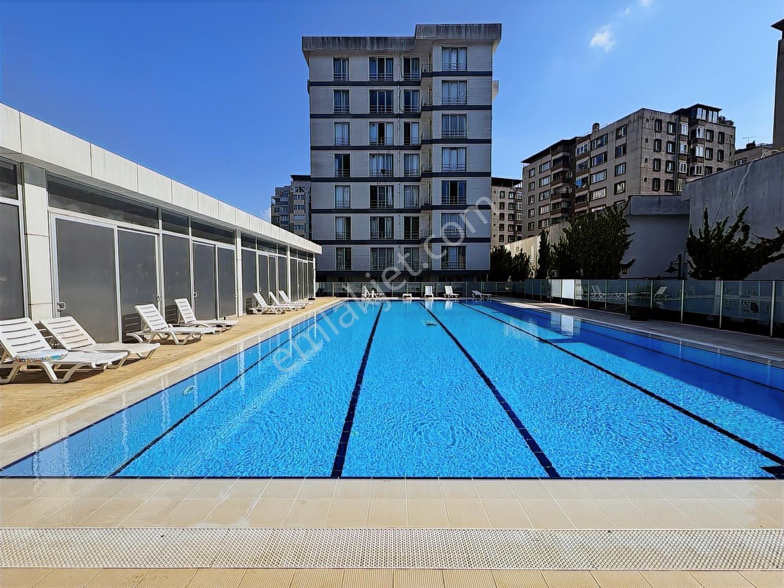 Taşdelen Merkezde Siteiçi 1+1 Girişkat 90m2 Geniş Balkonlu Daire