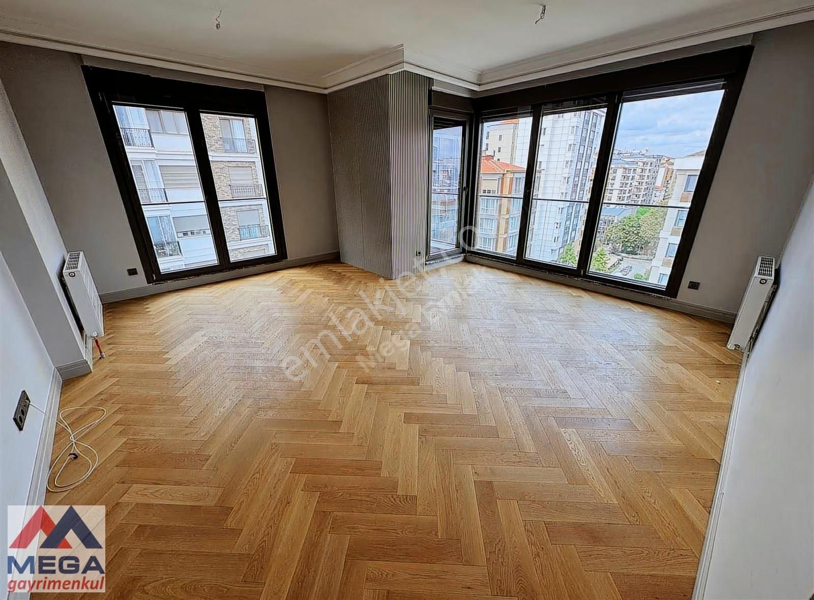 Fenerbahçe Bağdat Cadesine 3.binada Satılık 3+1 Daire