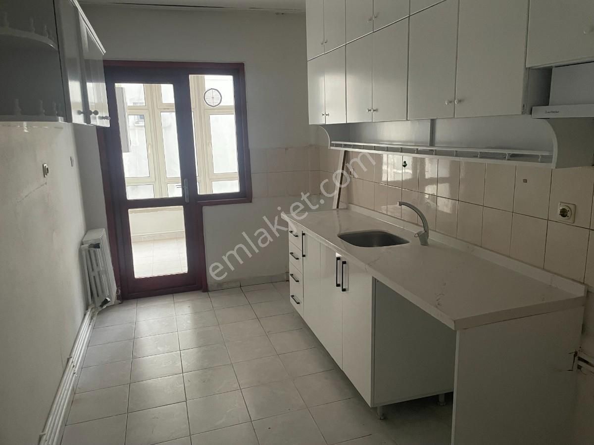 Wc Yenilendi , Mutfak Kombi Yenilendi , Boya Ve Parke Silistre - Görsel 8