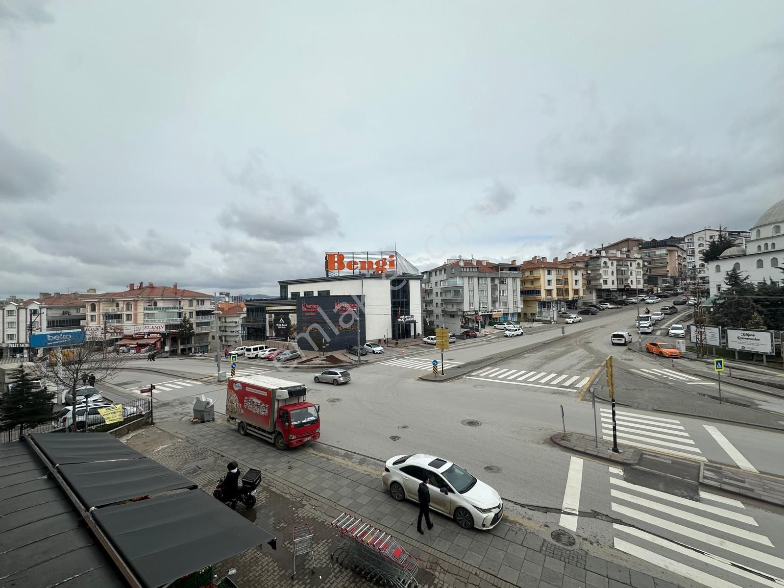 Bengi Nikah Salonu Karşısın'da 3+1ön Cephe 2 Balkonlu Fırsat Daire