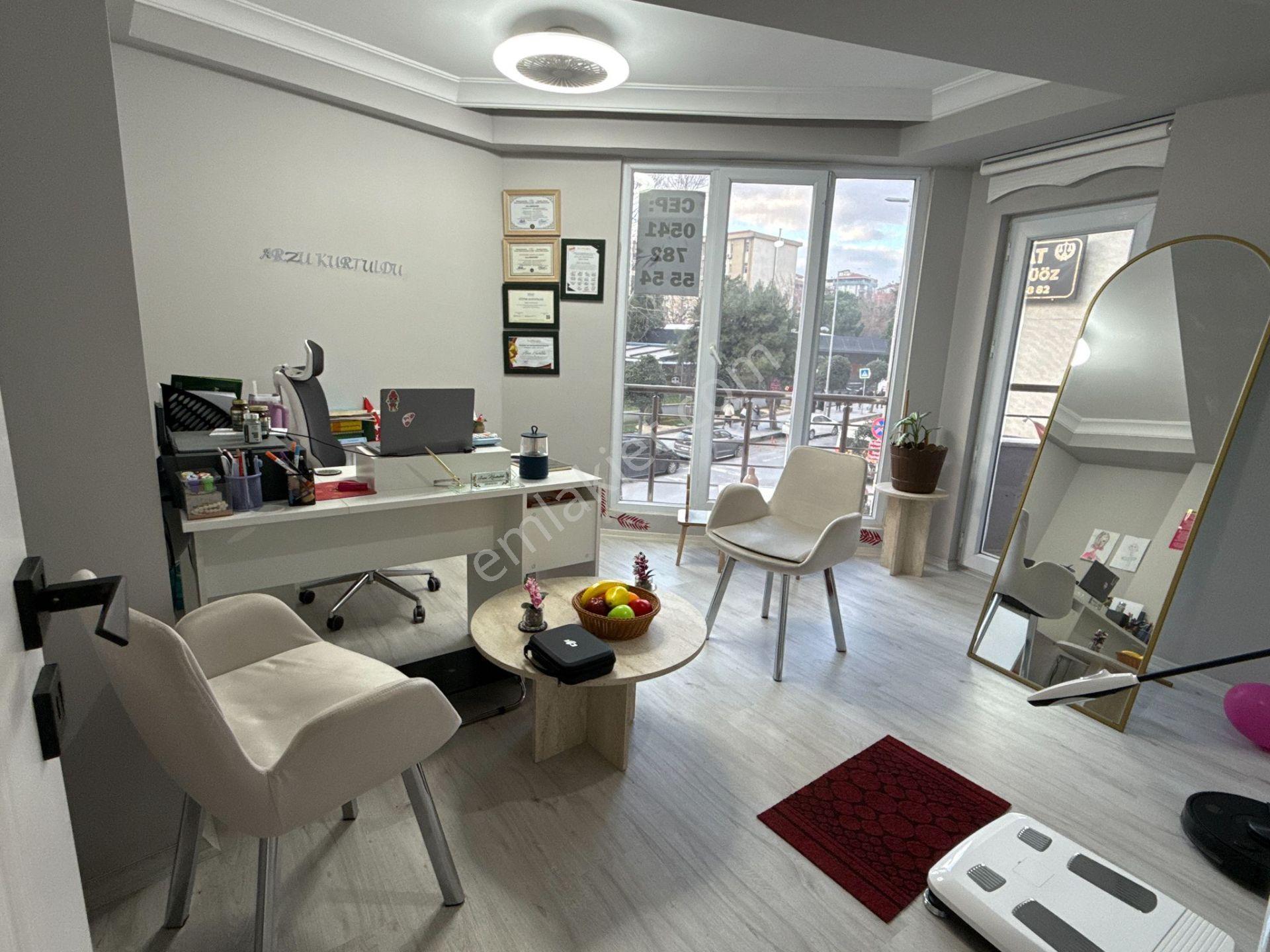 Bahçelievler'de Adliyeye Yakın, 65 M² 2+1 Satılık Ofis