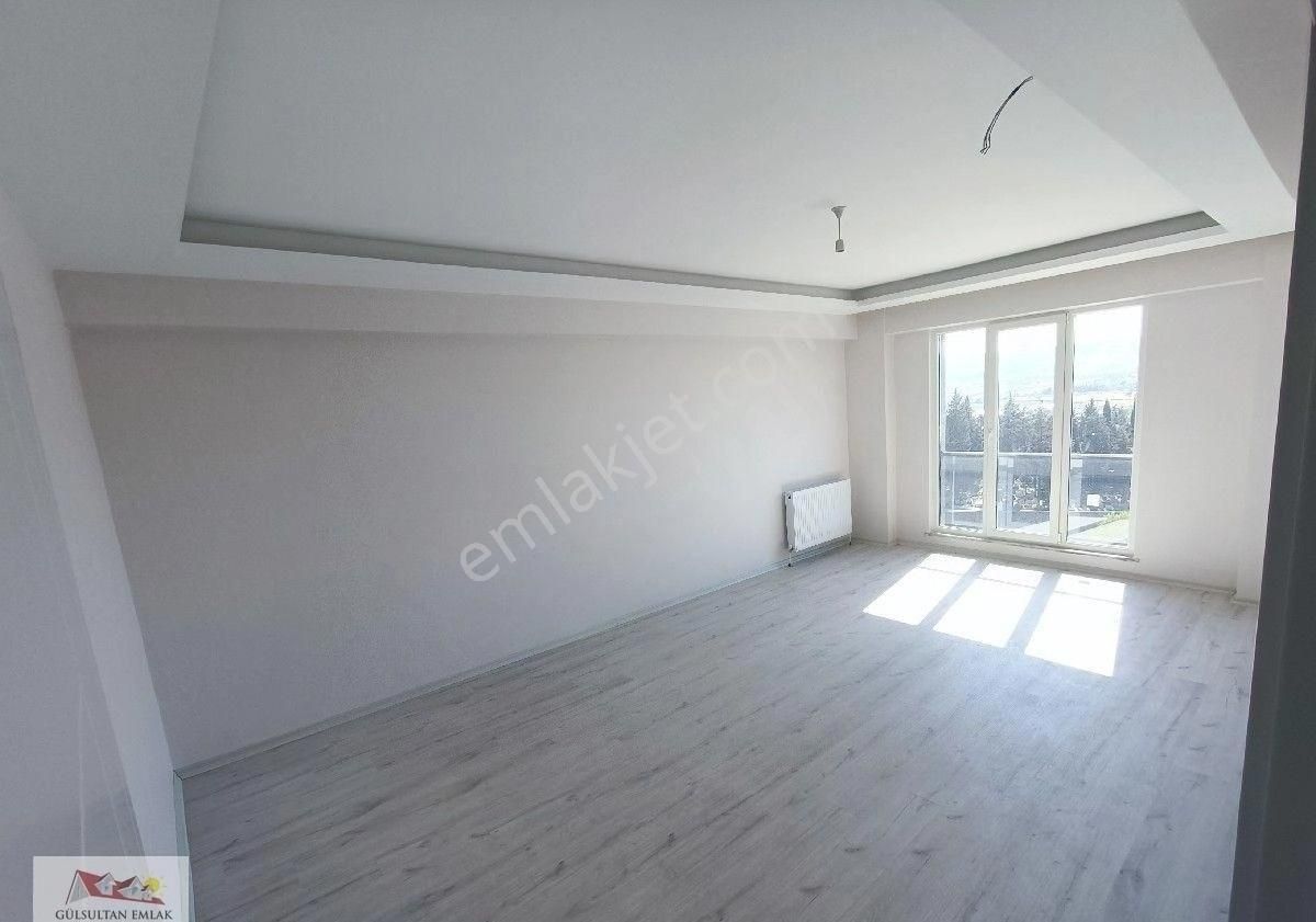 Çınarlı Mahallesi Kalabalıktan Uzak Mükemmel Konumda Satılık 2+1 - Görsel 7