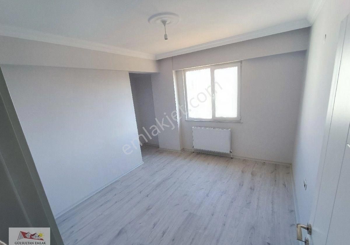 Çınarlı Mahallesi Kalabalıktan Uzak Mükemmel Konumda Satılık 2+1 - Görsel 3