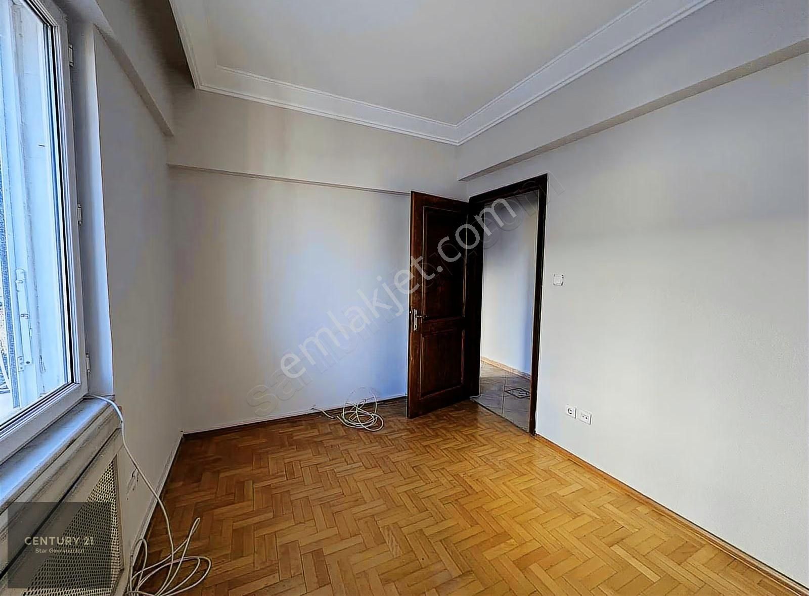 Century21 Star'dan Fenerli Ahmet Sokakta 3+1 Geniş Daire - Görsel 3