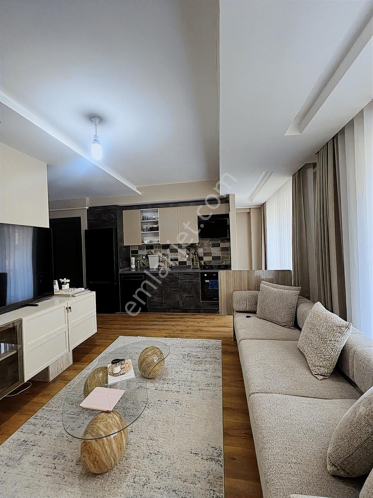 Batı Çıkışına Yakın Güvenlikli Havuzlu Sitede 2 + 1 Daire - Görsel 2