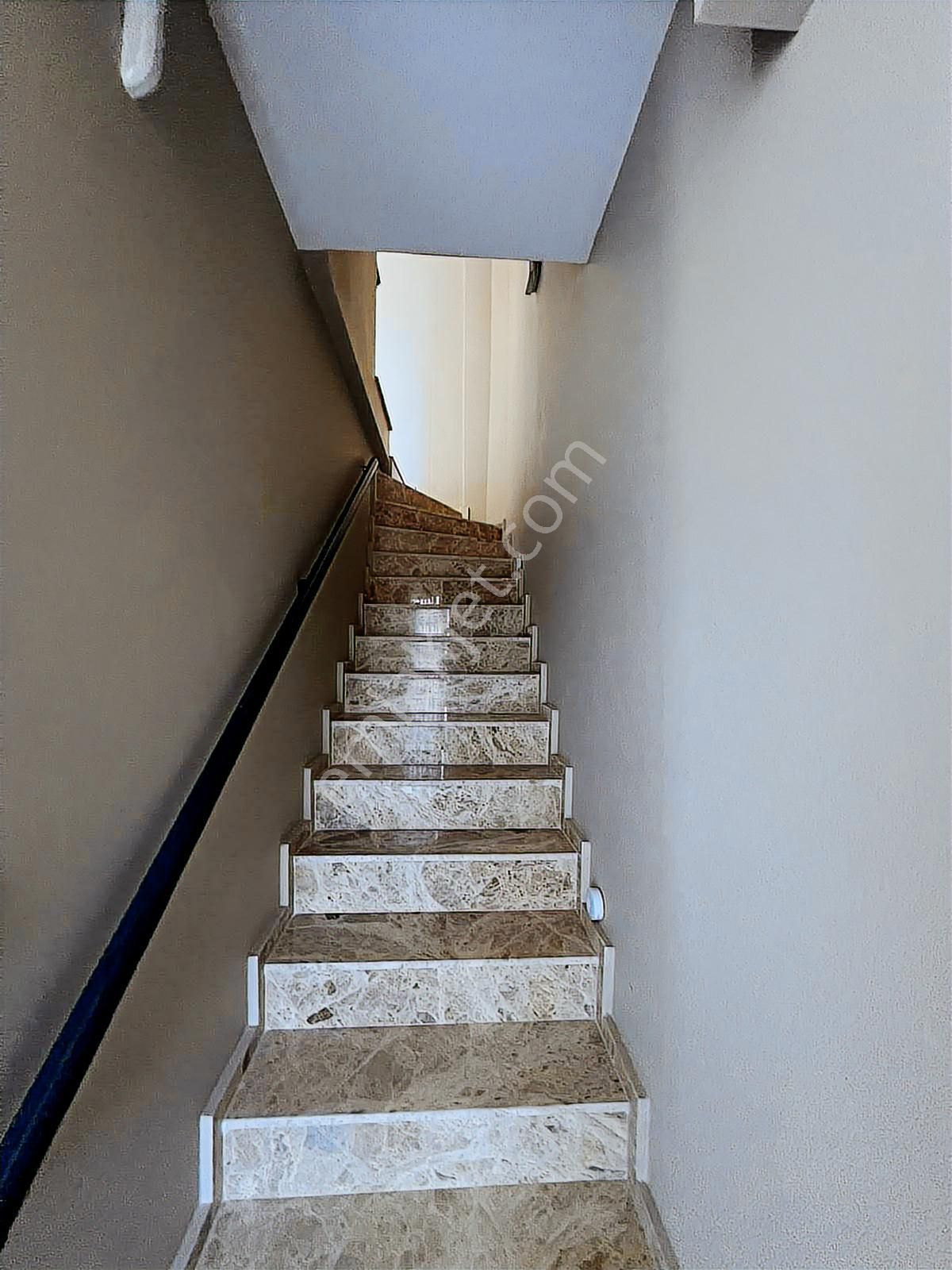Batı Çıkışına Yakın Güvenlikli Havuzlu Sitede 2 + 1 Daire - Görsel 19