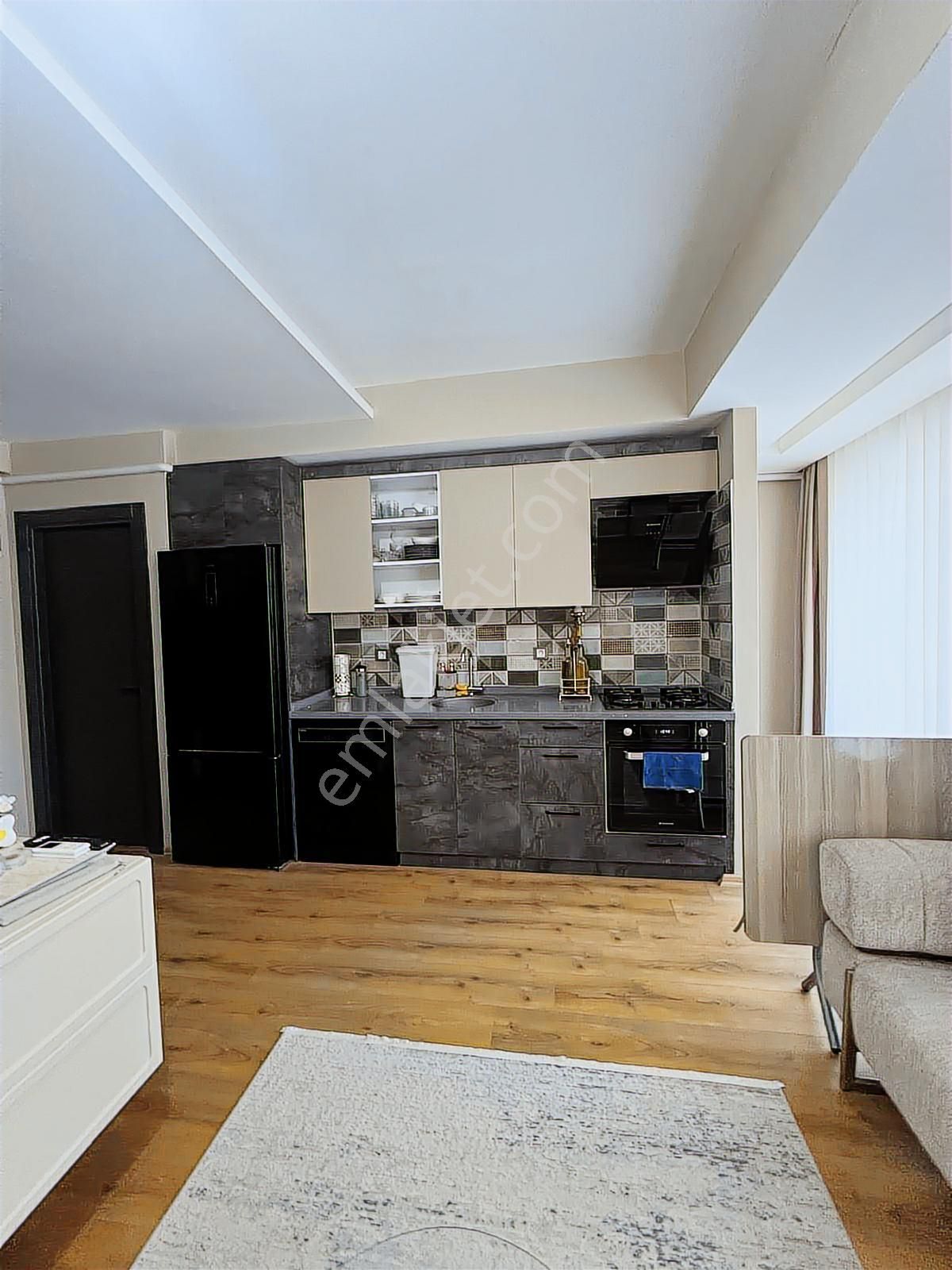 Batı Çıkışına Yakın Güvenlikli Havuzlu Sitede 2 + 1 Daire - Görsel 3