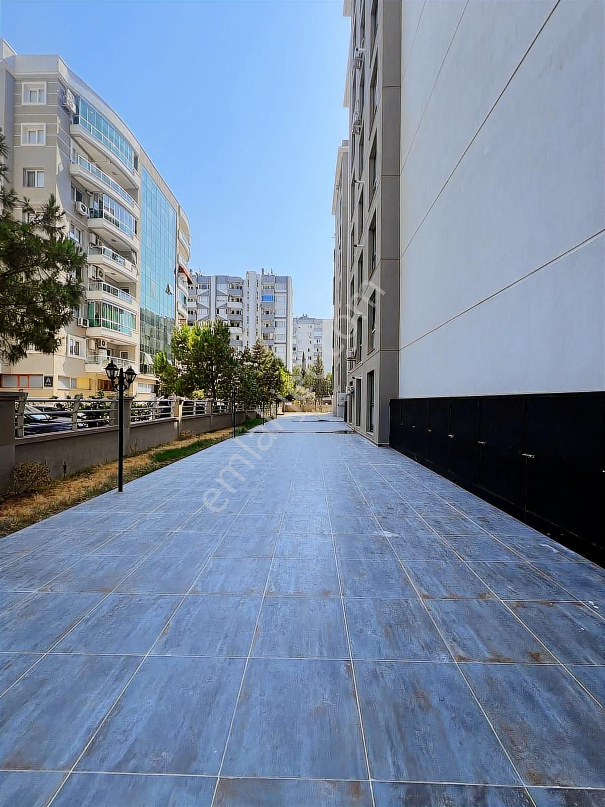 Batı Çıkışına Yakın Güvenlikli Havuzlu Sitede 2 + 1 Daire - Görsel 33