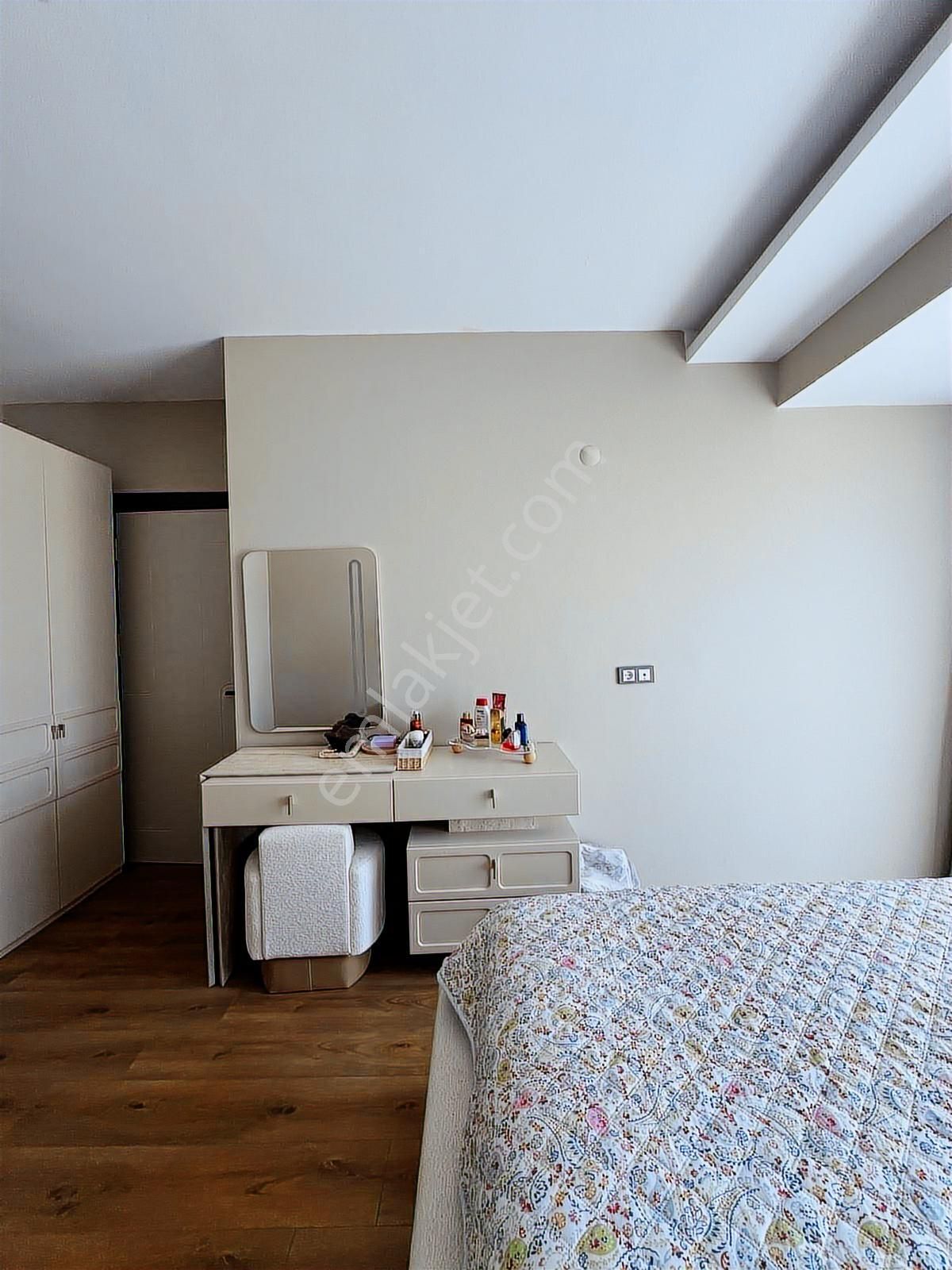 Batı Çıkışına Yakın Güvenlikli Havuzlu Sitede 2 + 1 Daire - Görsel 17