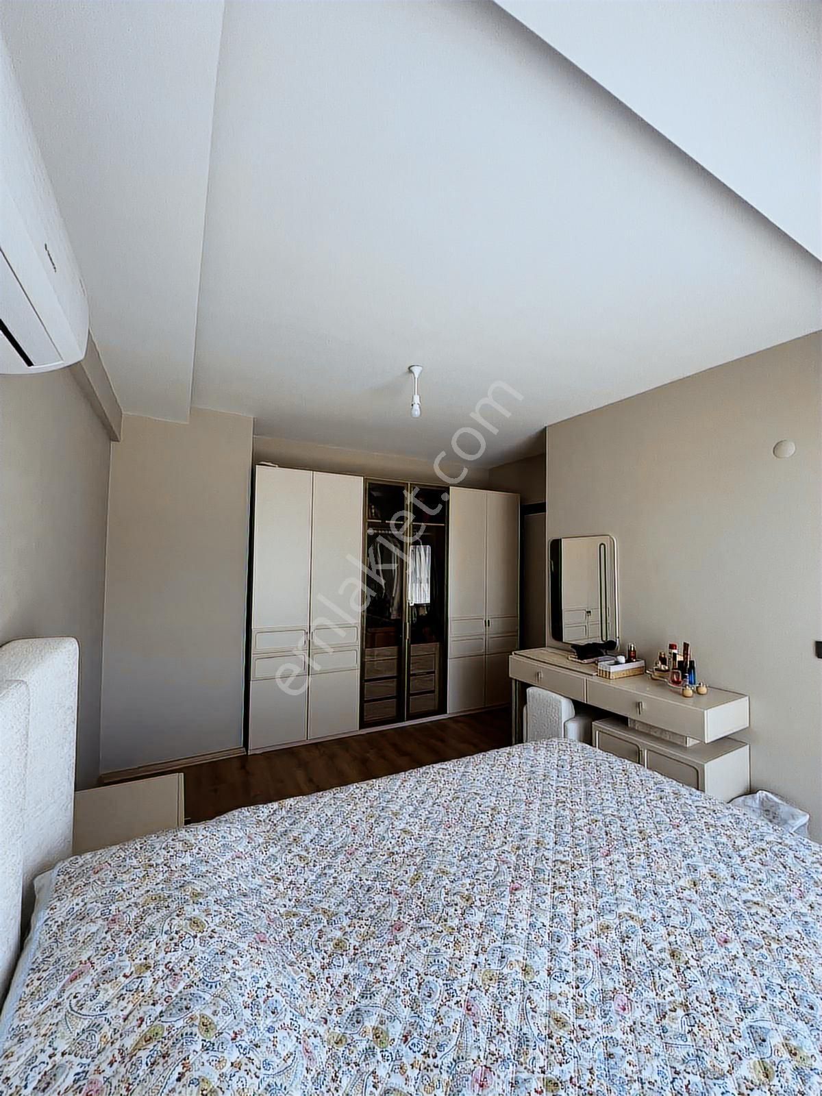 Batı Çıkışına Yakın Güvenlikli Havuzlu Sitede 2 + 1 Daire - Görsel 15