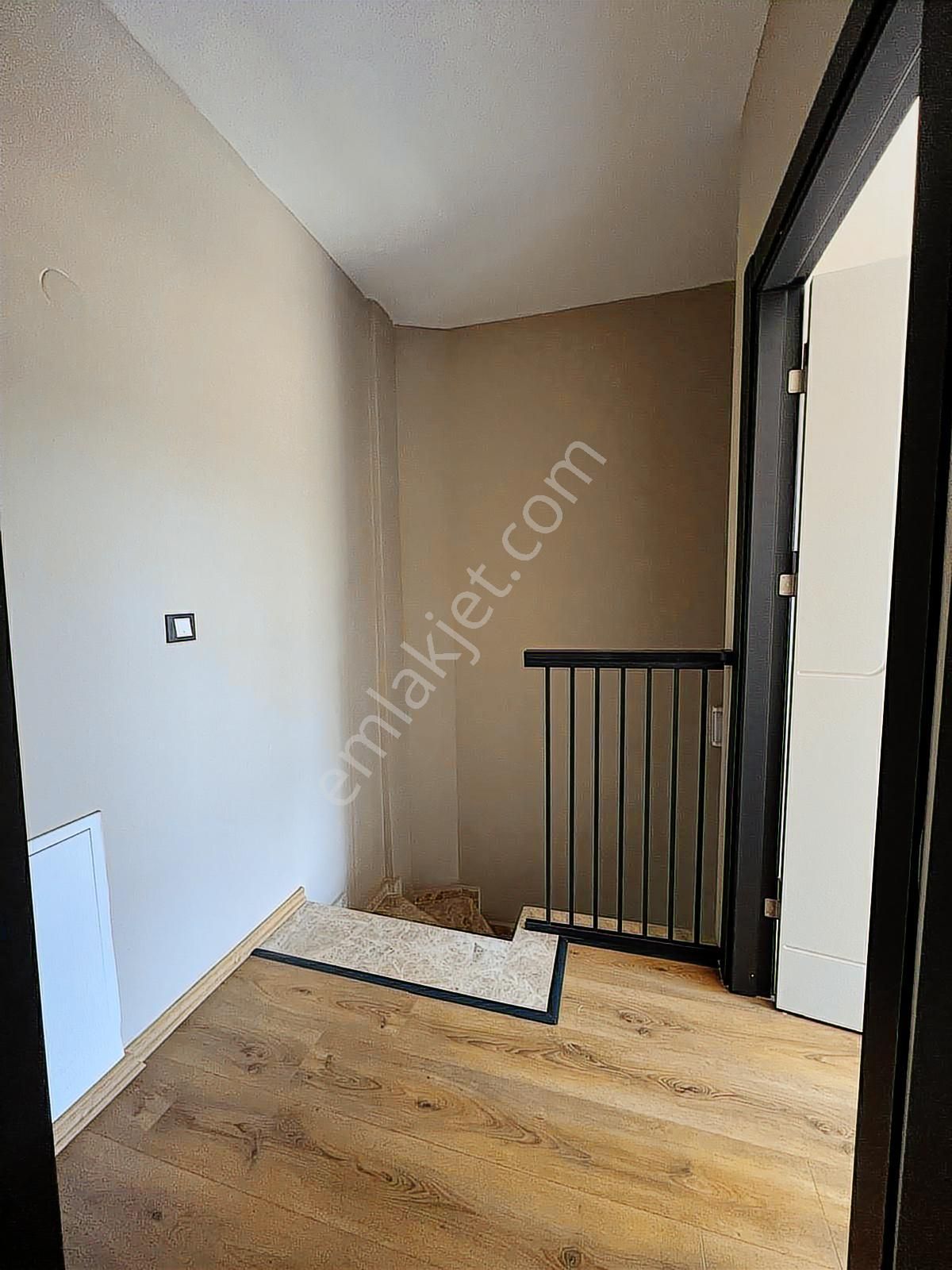 Batı Çıkışına Yakın Güvenlikli Havuzlu Sitede 2 + 1 Daire - Görsel 25
