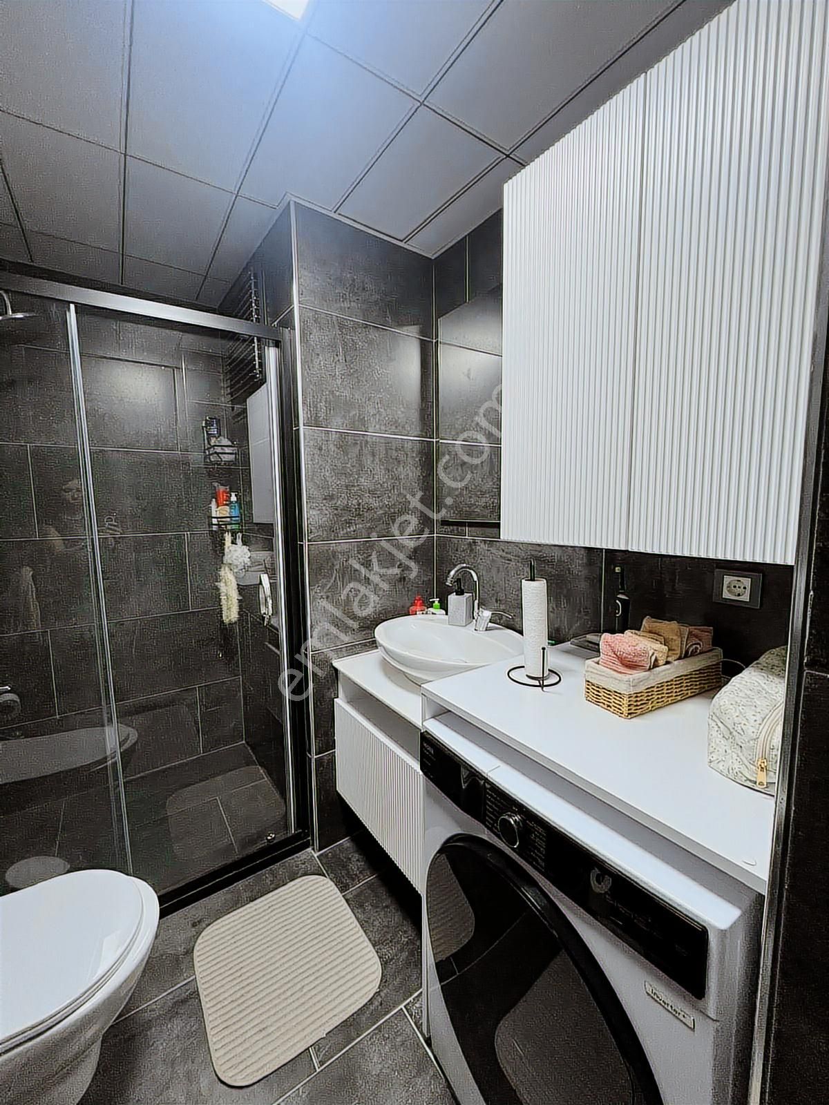Batı Çıkışına Yakın Güvenlikli Havuzlu Sitede 2 + 1 Daire - Görsel 8