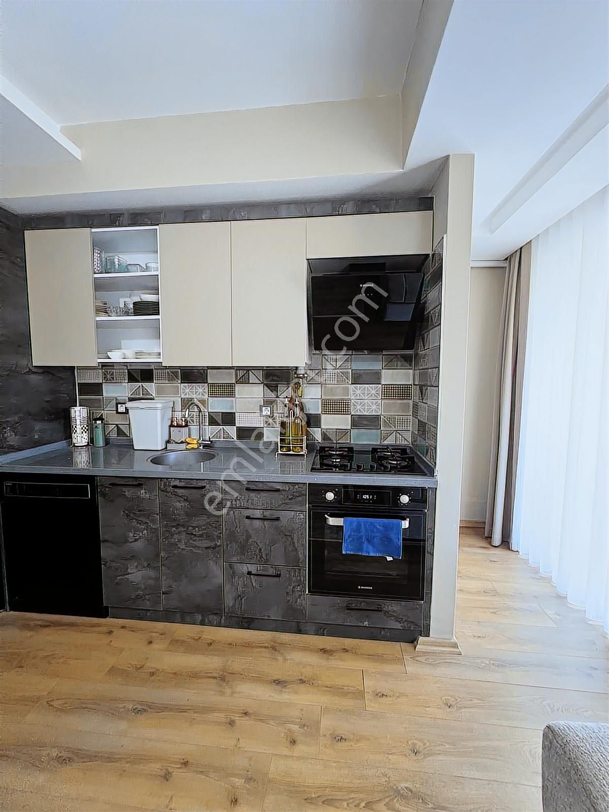 Batı Çıkışına Yakın Güvenlikli Havuzlu Sitede 2 + 1 Daire - Görsel 4