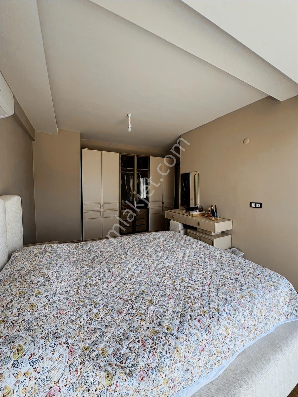 Batı Çıkışına Yakın Güvenlikli Havuzlu Sitede 2 + 1 Daire - Görsel 12