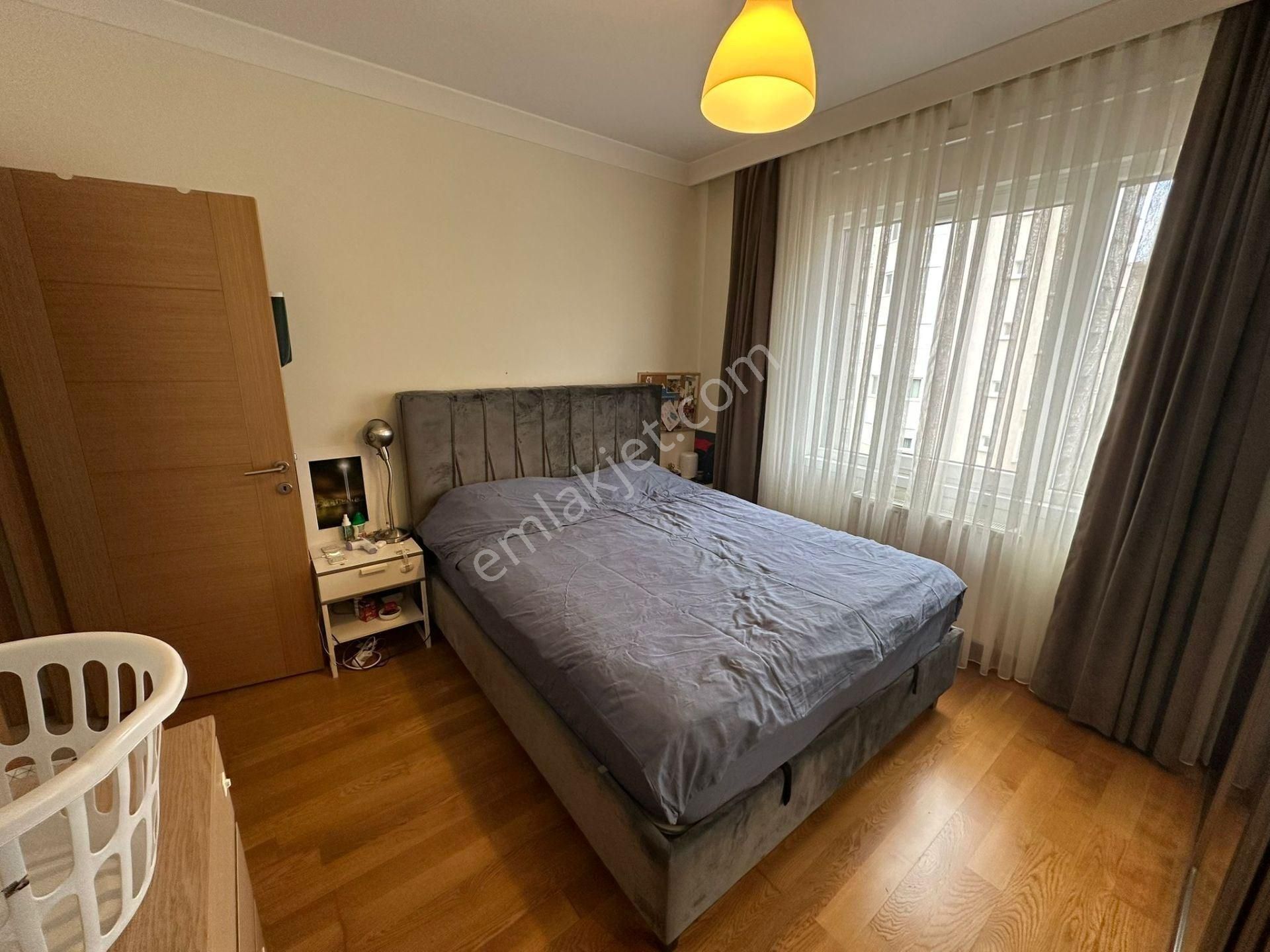 Caddebostan Sahil Plaj Yolunca Köşe Binada Balkonlu - Görsel 24