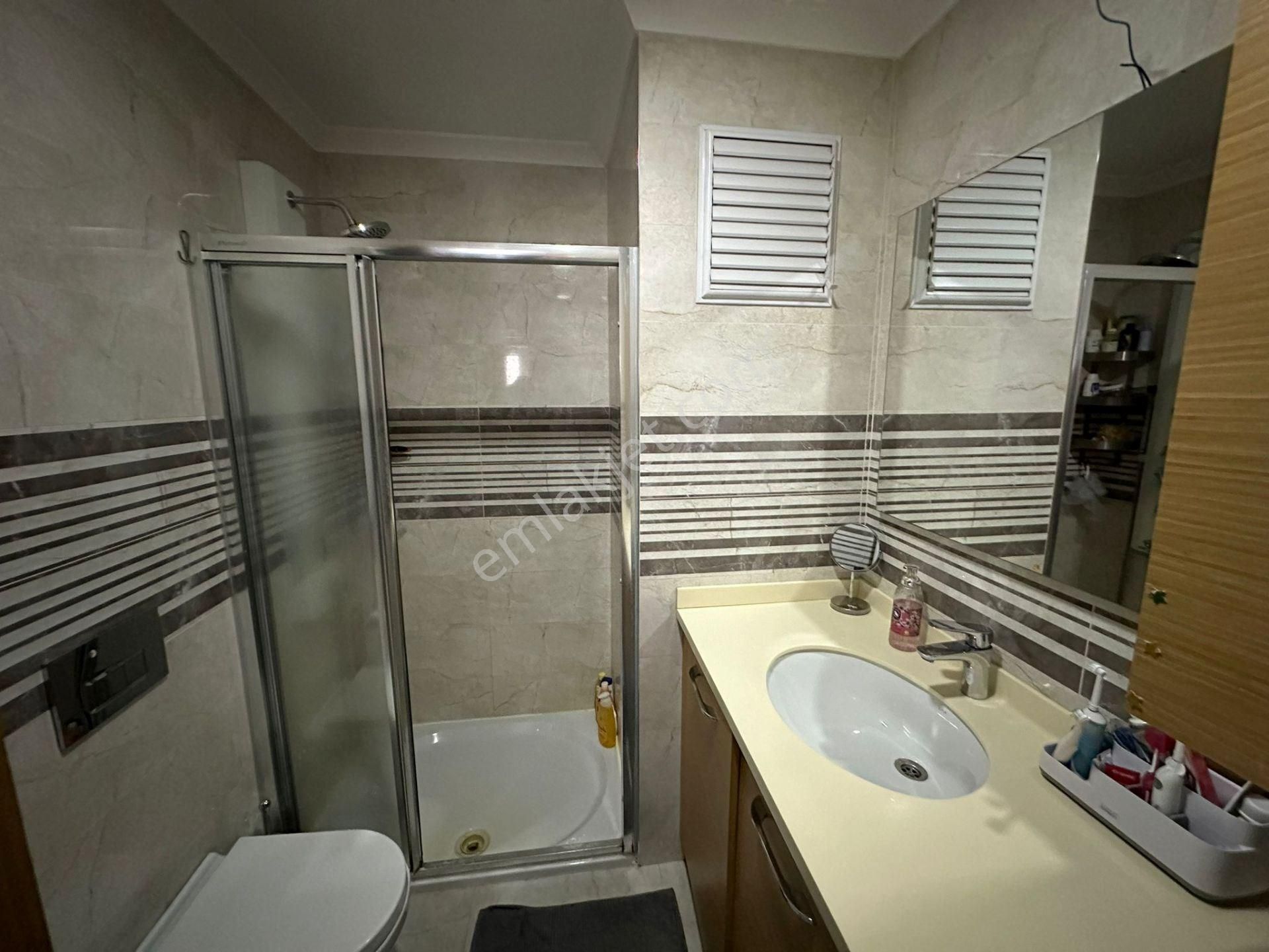 Caddebostan Sahil Plaj Yolunca Köşe Binada Balkonlu - Görsel 20